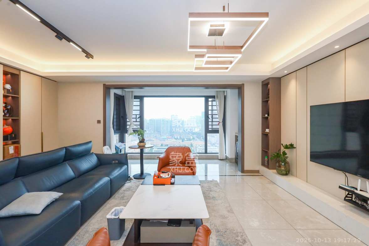 龙湖铂金中心(龙湖春江郦城) 3室2厅2卫 229.0万 龙湖铂金中心(龙湖春江郦城) 3室2厅2卫 229.0万客厅