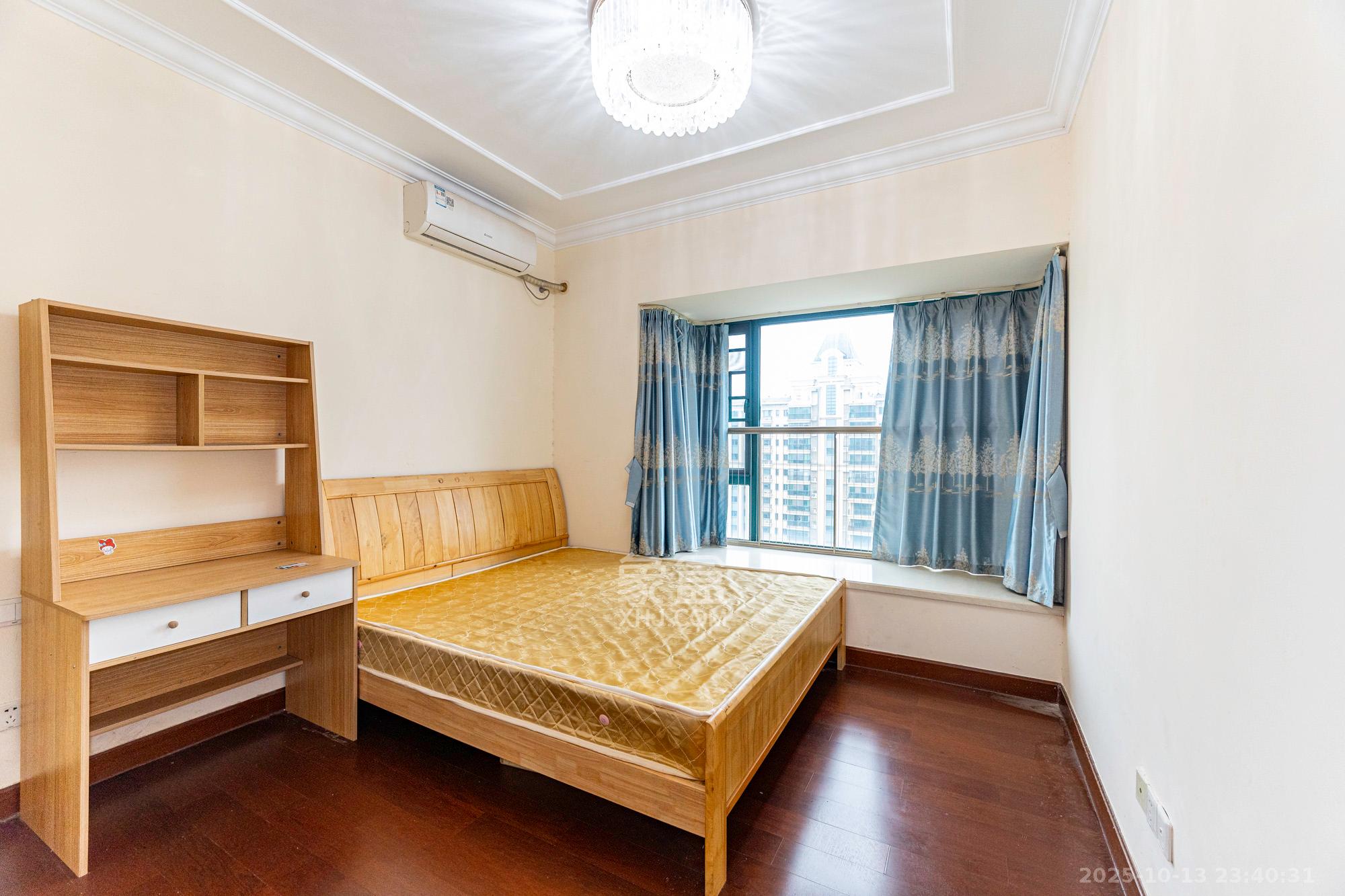 恒大翡翠华庭  3室2厅1卫    85.0万卧室