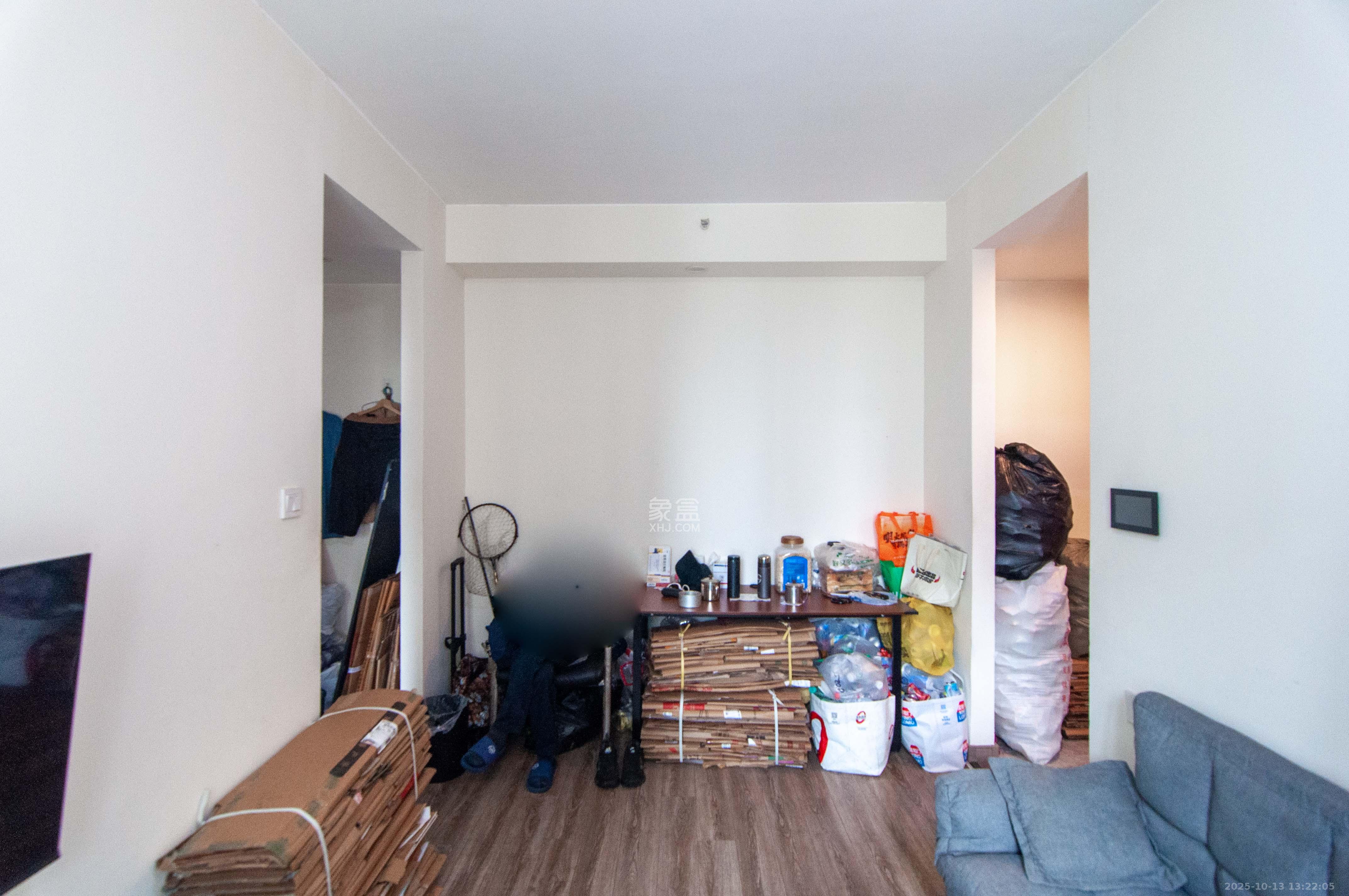 卓越浅水湾 1室0厅0卫 35.8万 卓越浅水湾 1室0厅0卫 35.8万客厅