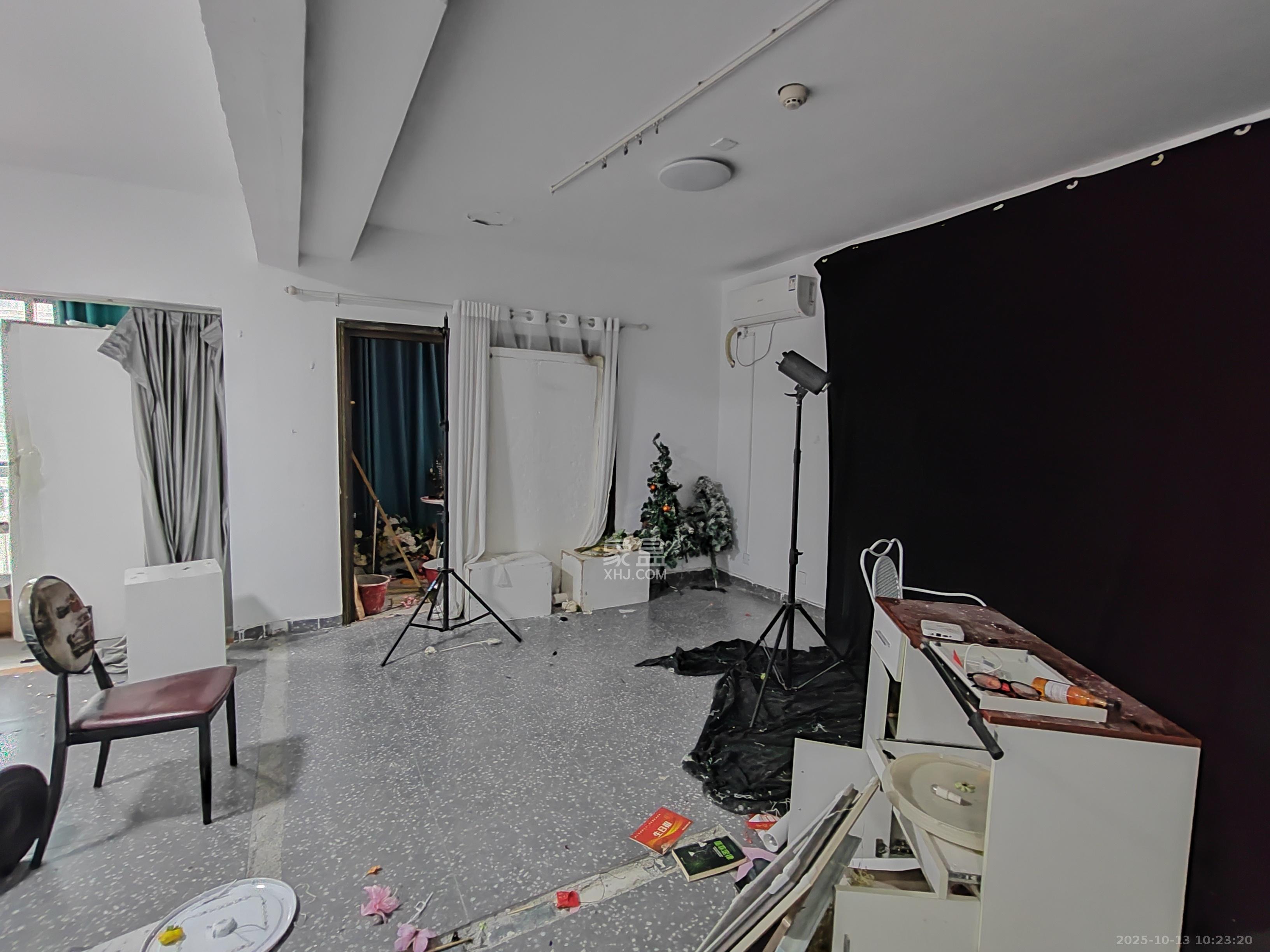 新世界百货（湖南供销大厦）  3室2厅1卫    7000.0元/月室内图