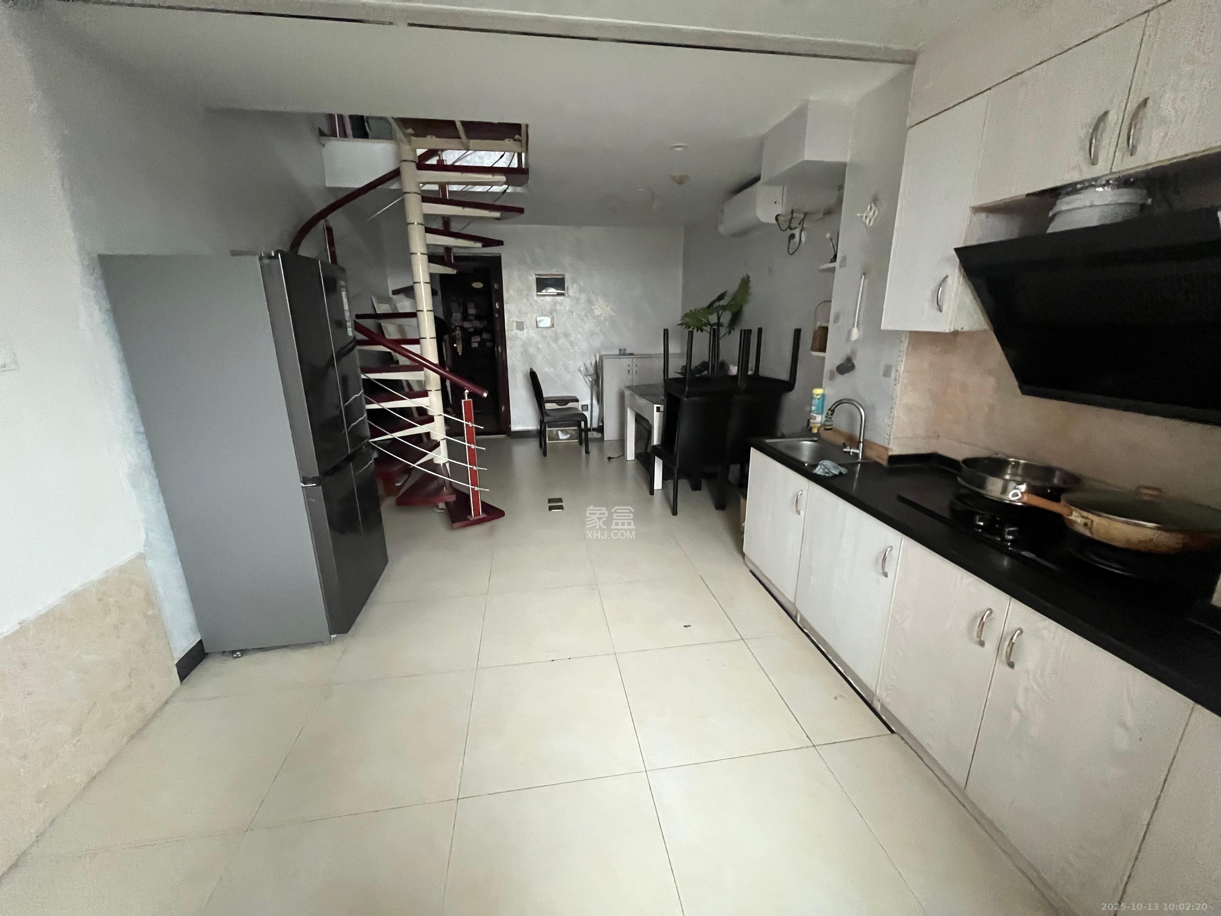 金色loft（鑫秋大厦）  2室1厅1卫    1700.0元/月室内图