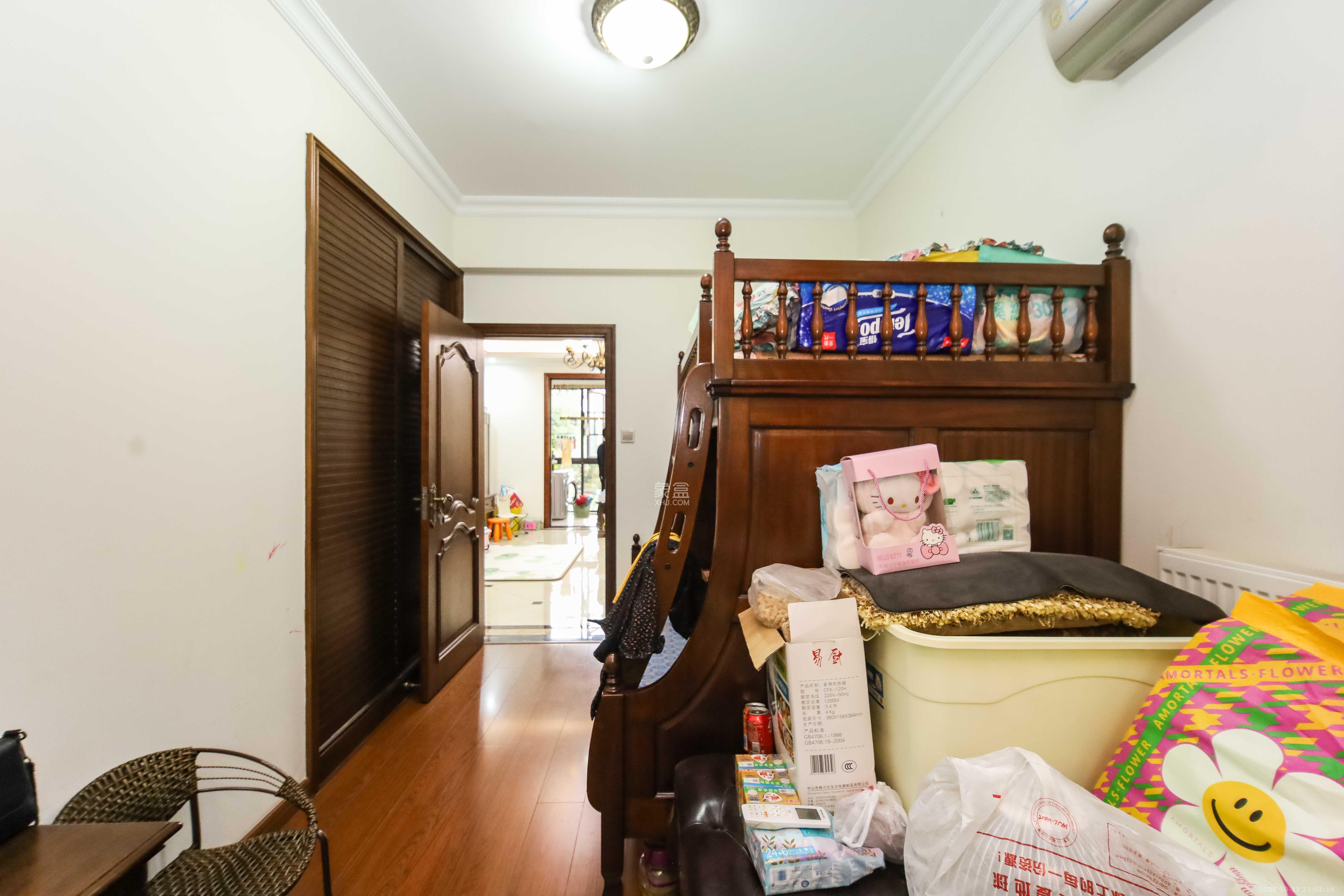 长房白沙湾  3室2厅2卫    135.0万卧室