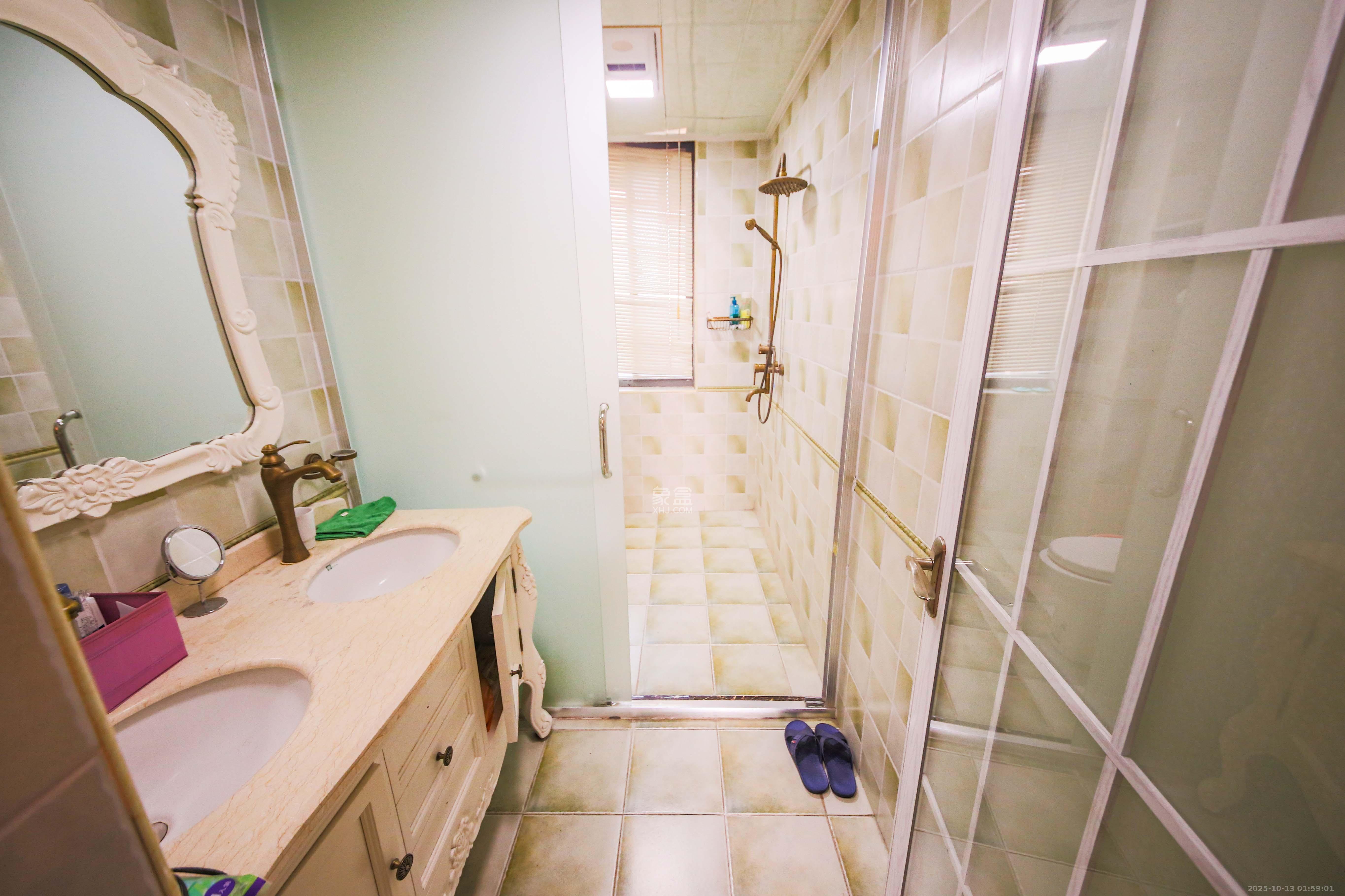 鑫远熙山  4室2厅2卫    155.0万卫生间