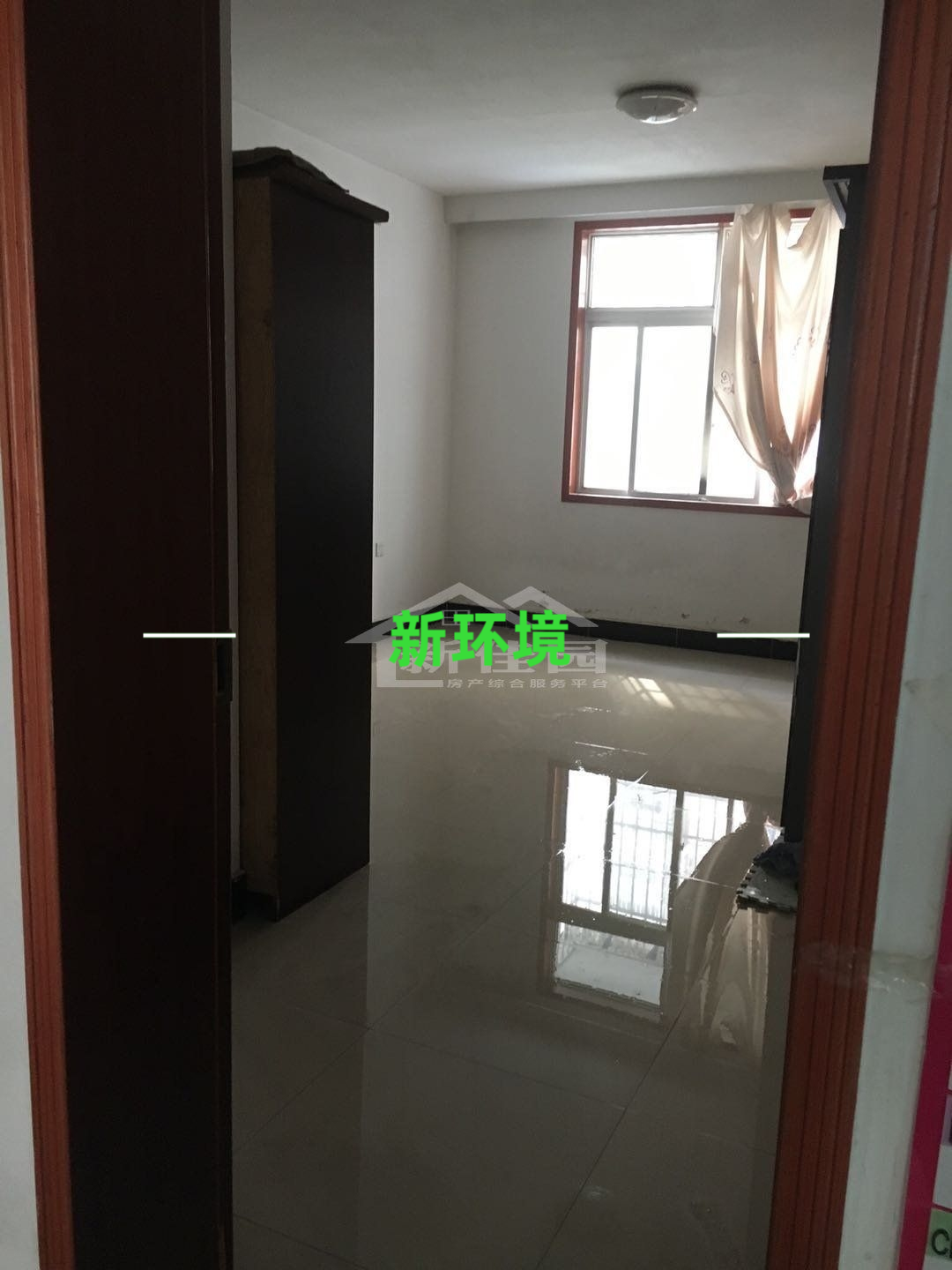 龙城街  4室2厅2卫    1800.0元/月室内图