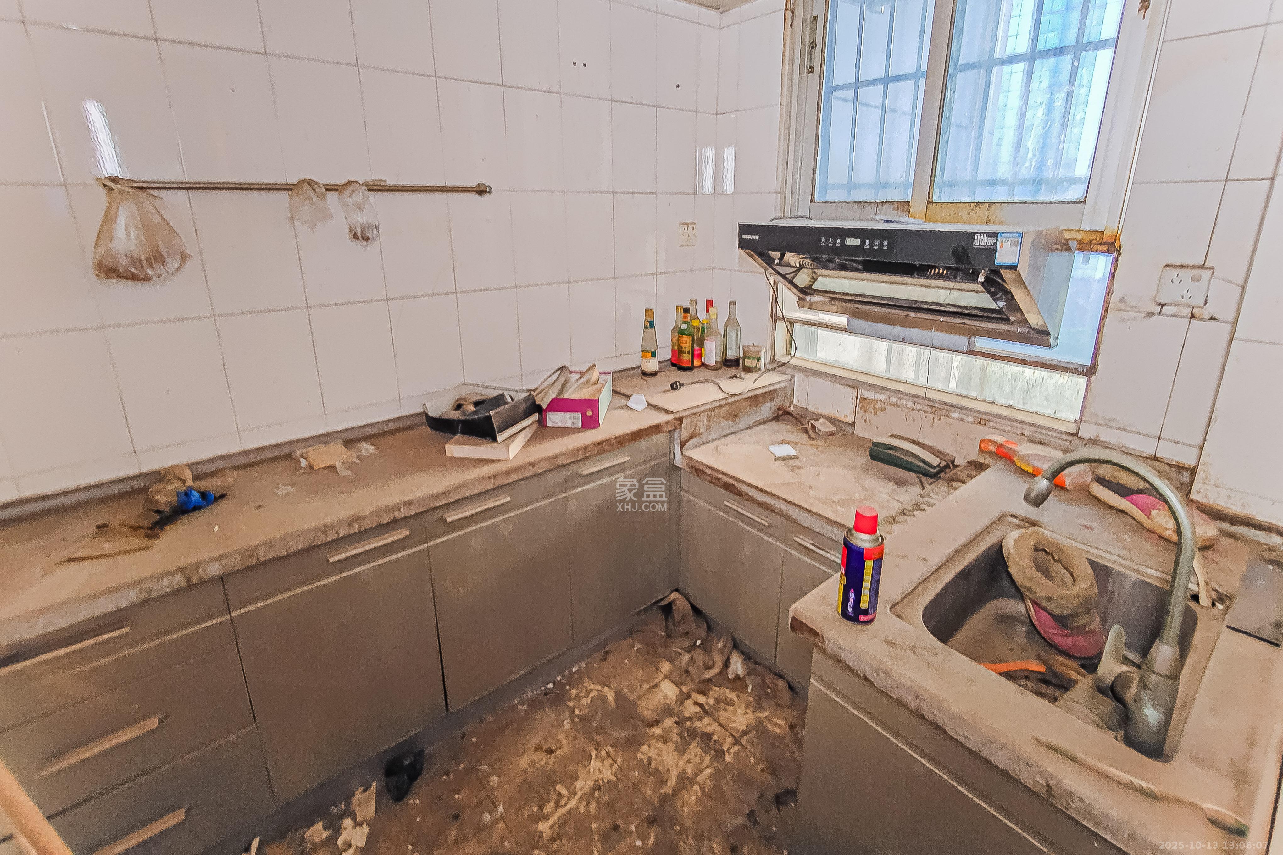 白沙公寓  6室1厅1卫    75.0万厨房