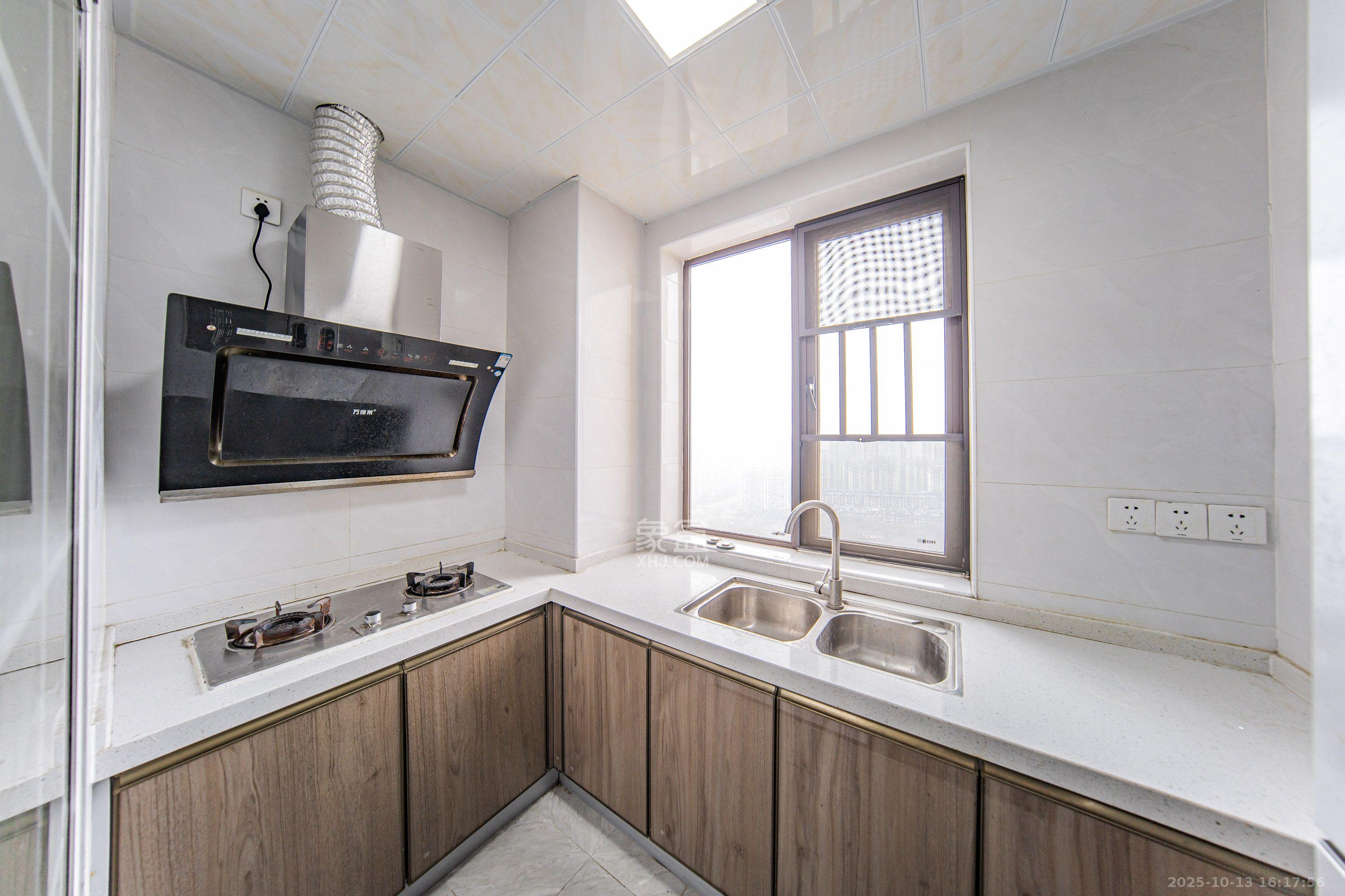 洋湖18克拉（旷远洋湖18克拉）  4室2厅2卫    3000.0元/月室内图