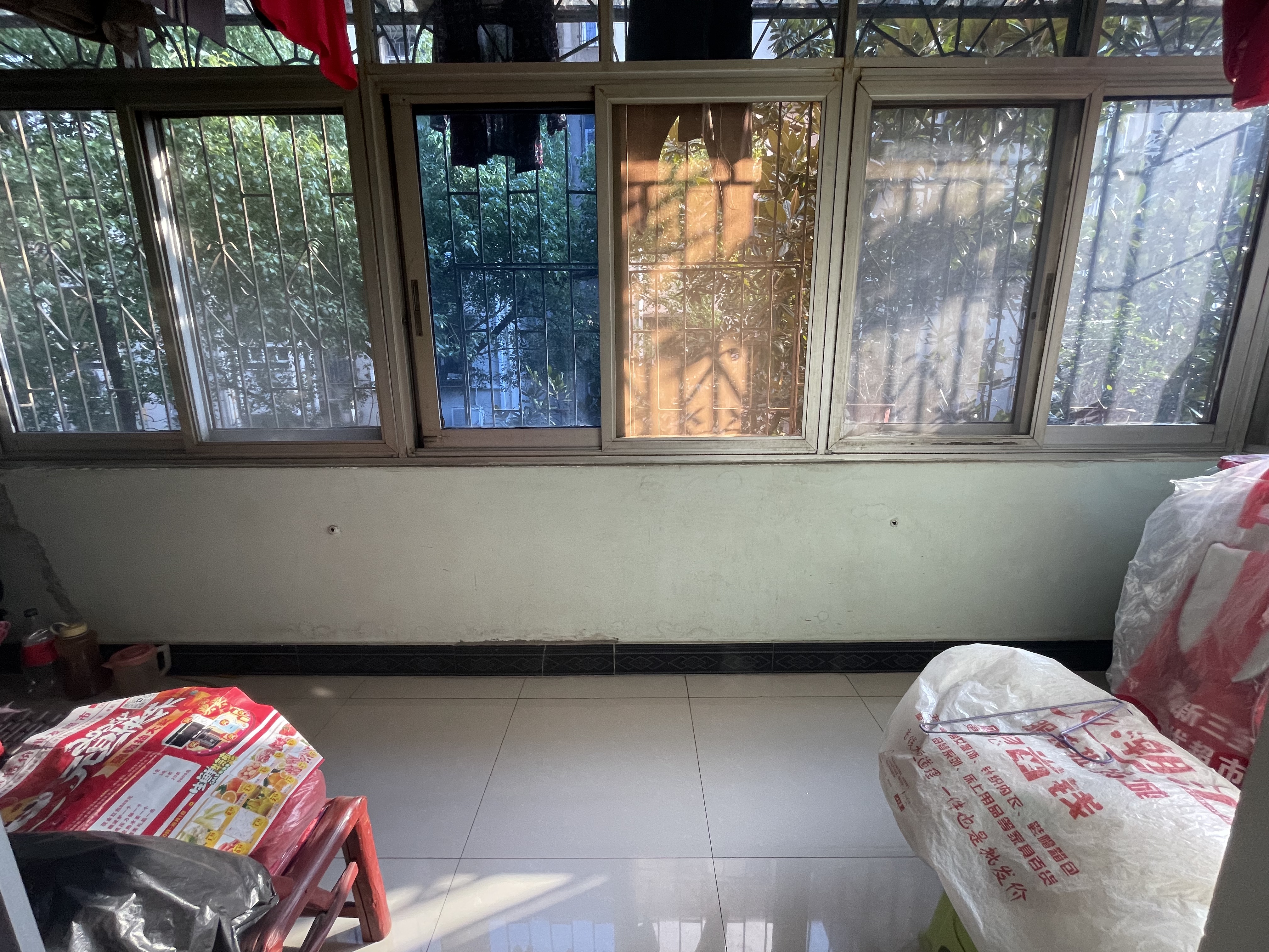 李家冲一村(杉木塘火电小区) 2室2厅1卫 30.0万 李家冲一村(杉木塘火电小区) 2室2厅1卫 30.0万室内图