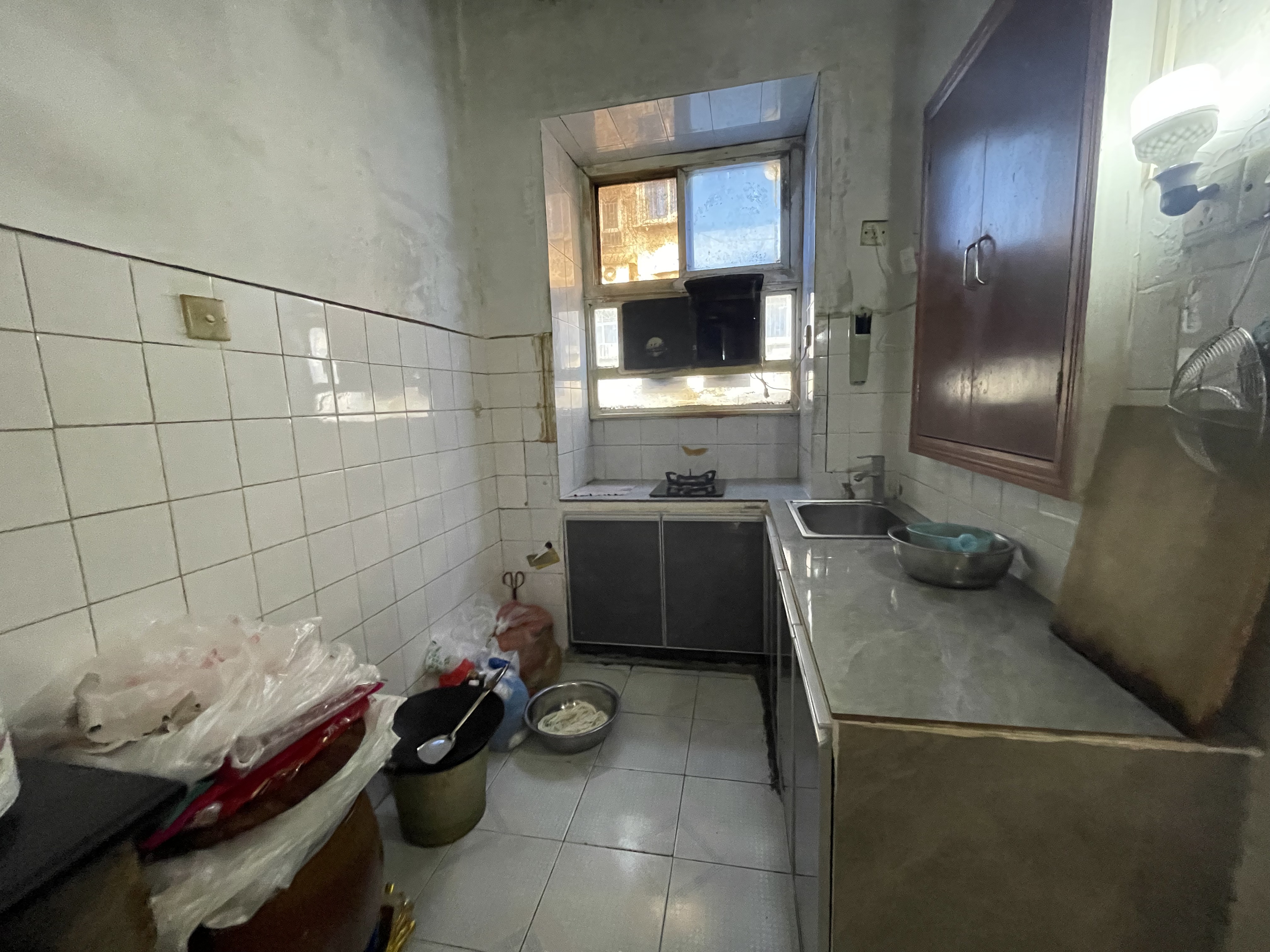 李家冲一村(杉木塘火电小区) 2室2厅1卫 30.0万 李家冲一村(杉木塘火电小区) 2室2厅1卫 30.0万室内图