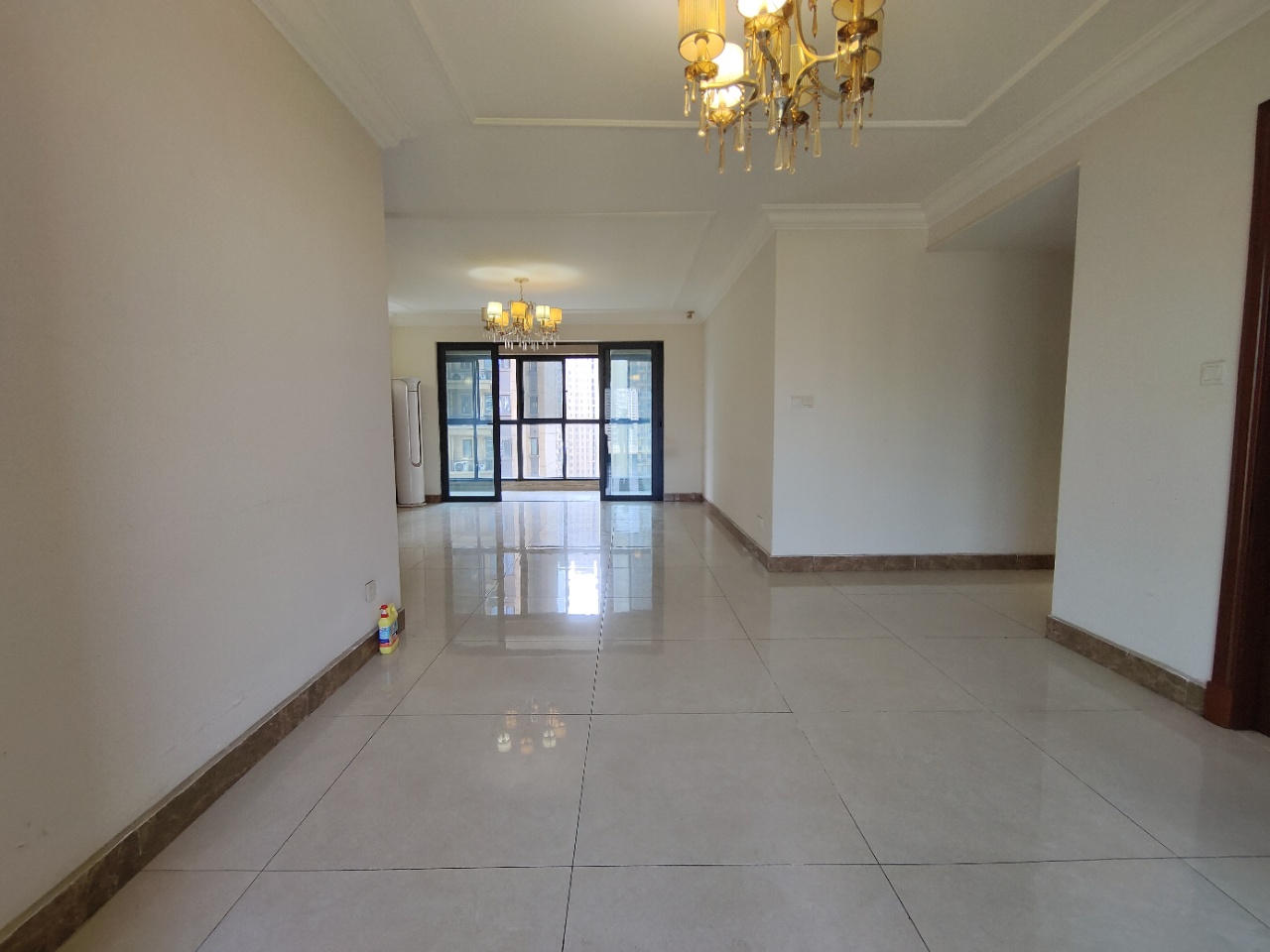 恒大华府  4室2厅2卫    120.0万室内图