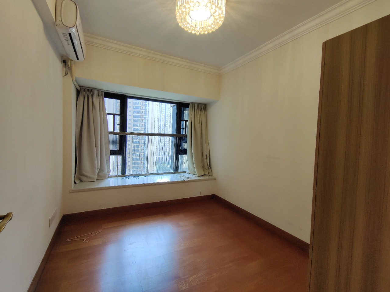 恒大华府  4室2厅2卫    120.0万室内图