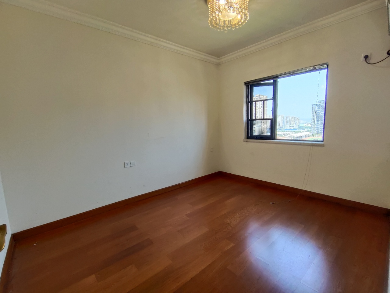 恒大华府  4室2厅2卫    120.0万室内图