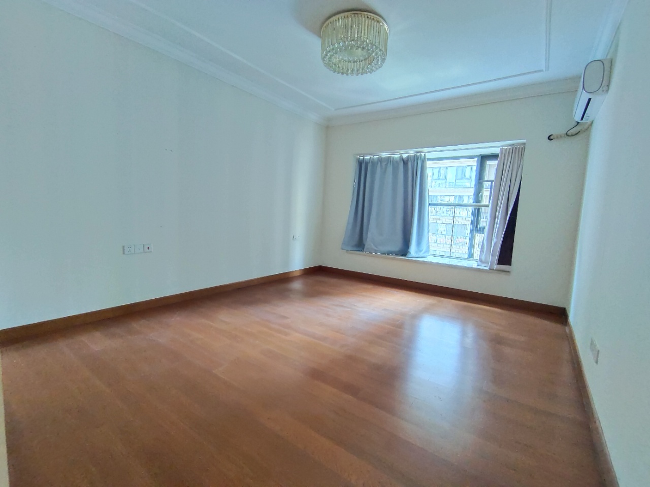 恒大华府  4室2厅2卫    120.0万室内图