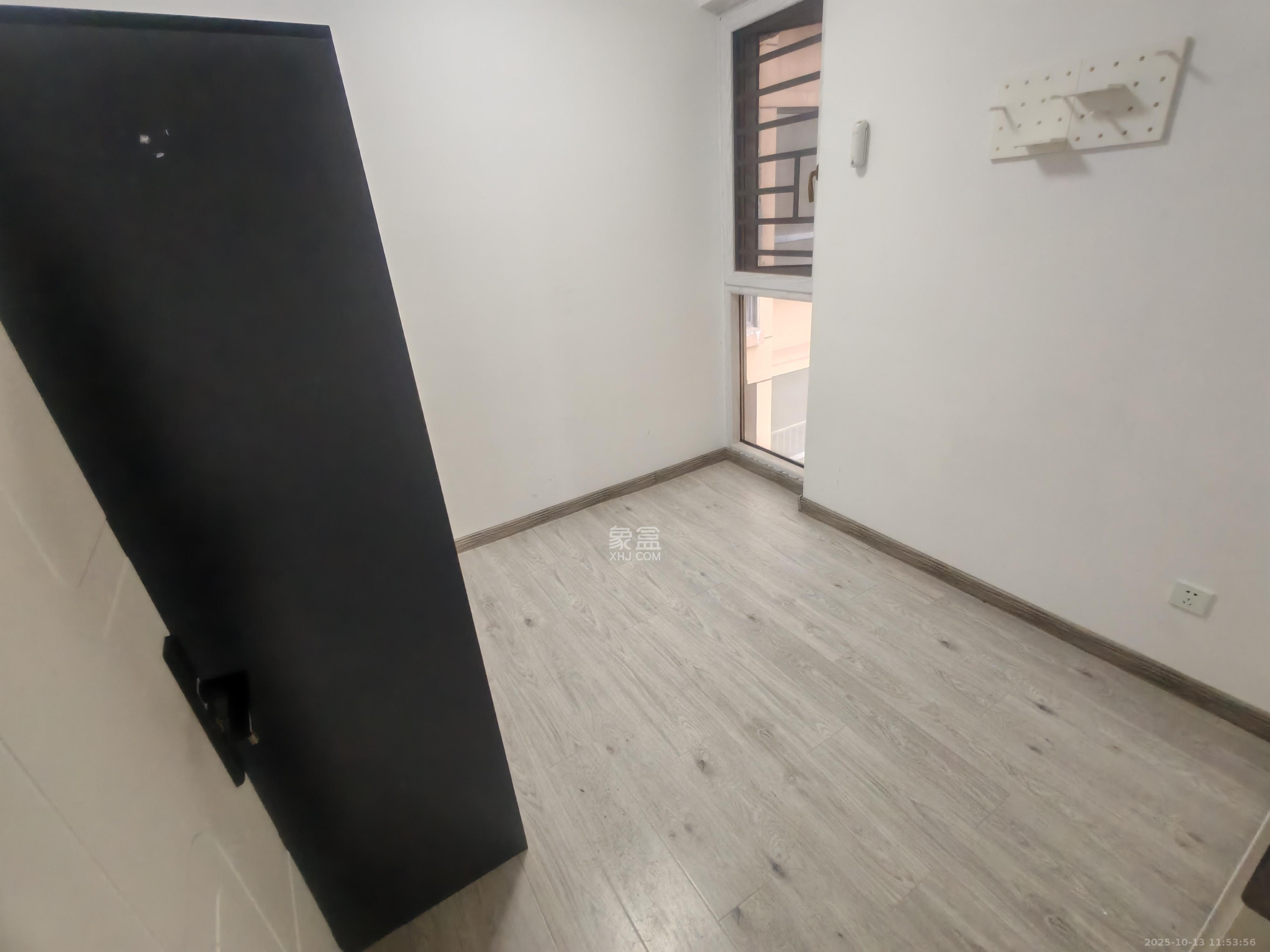 西湖鸿运佳苑  1室0厅0卫    2400.0元/月室内图