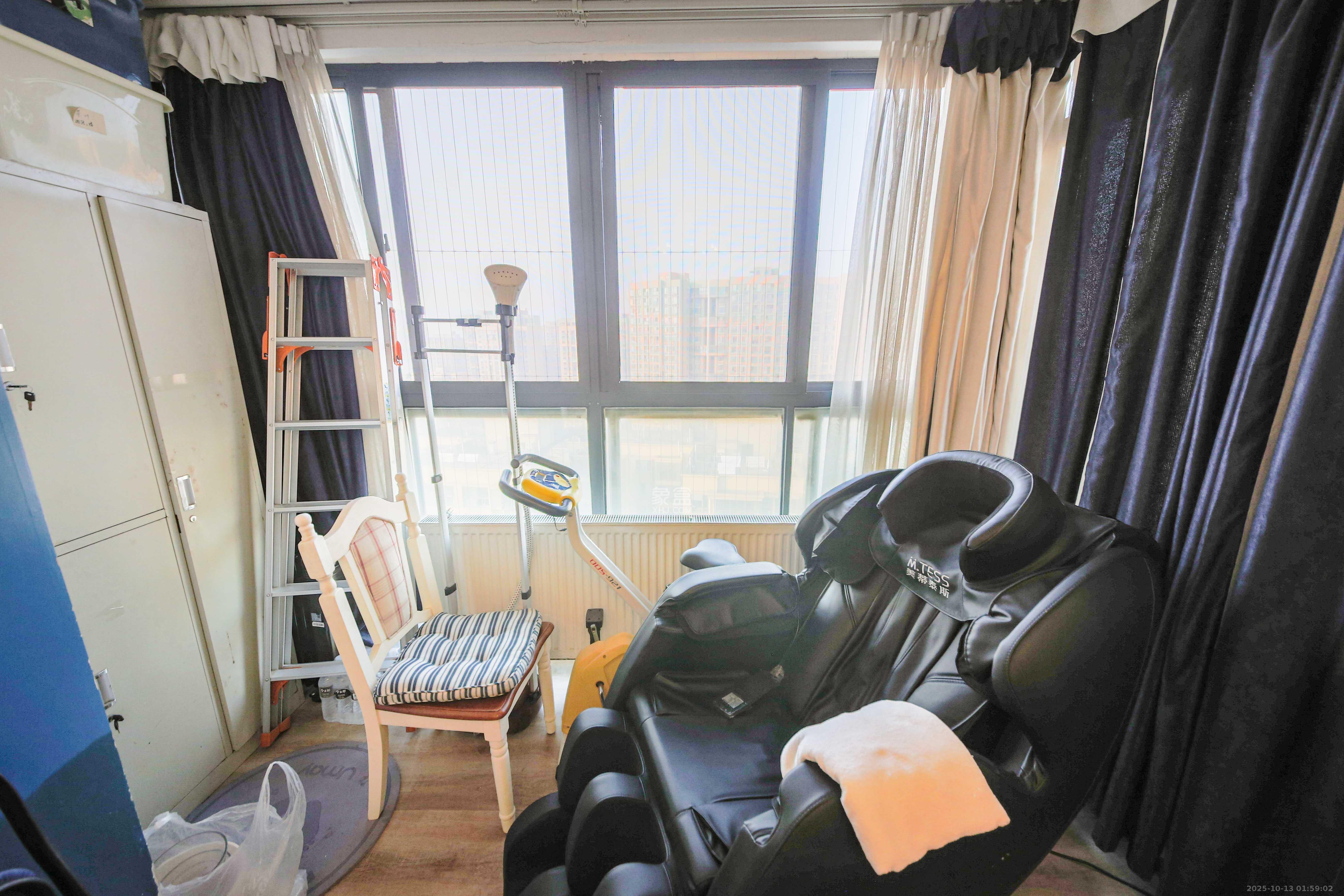 鑫远熙山  4室2厅2卫    155.0万阳台