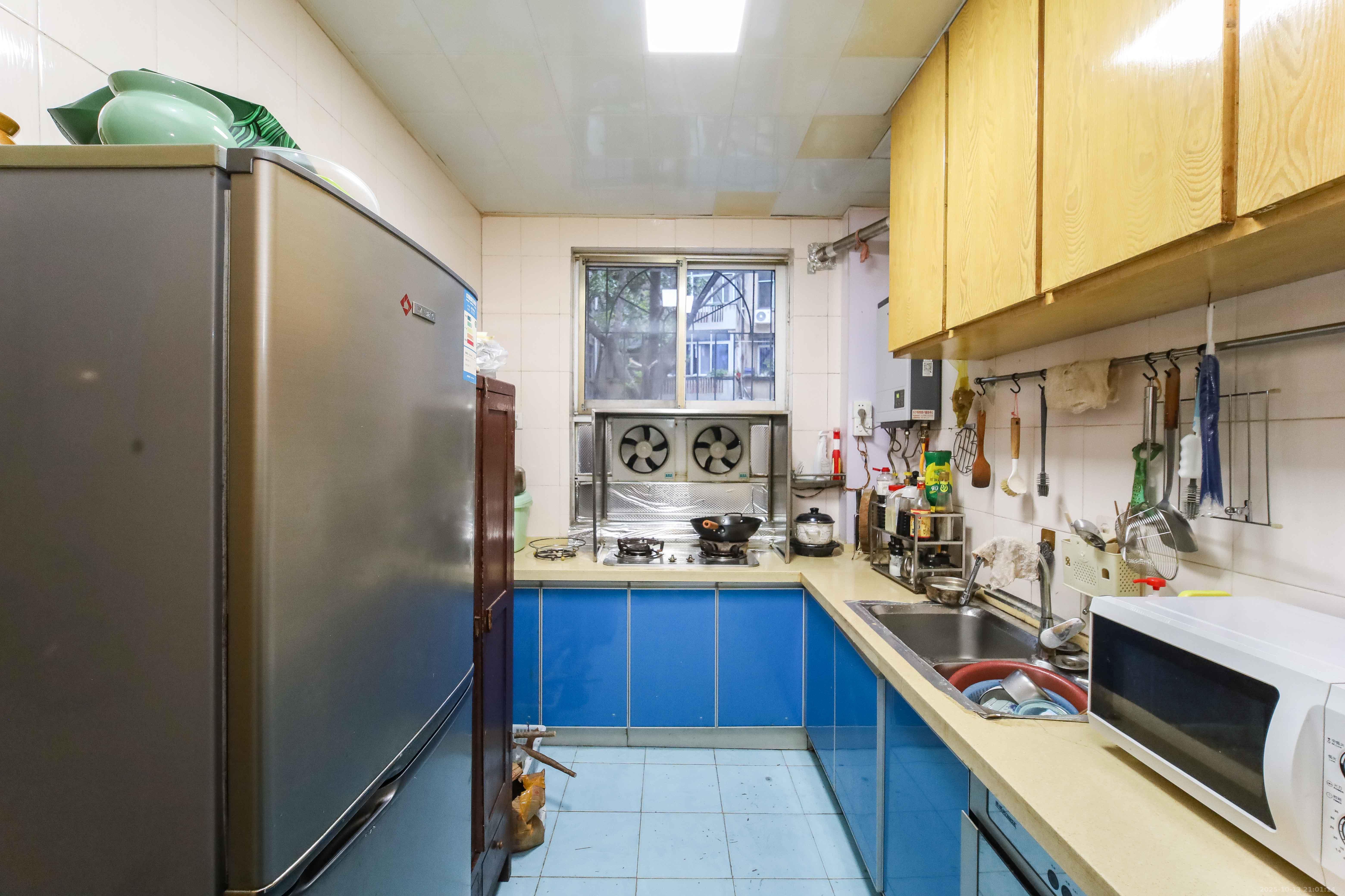 马王堆疗养院单位房  3室2厅1卫    80.0万厨房