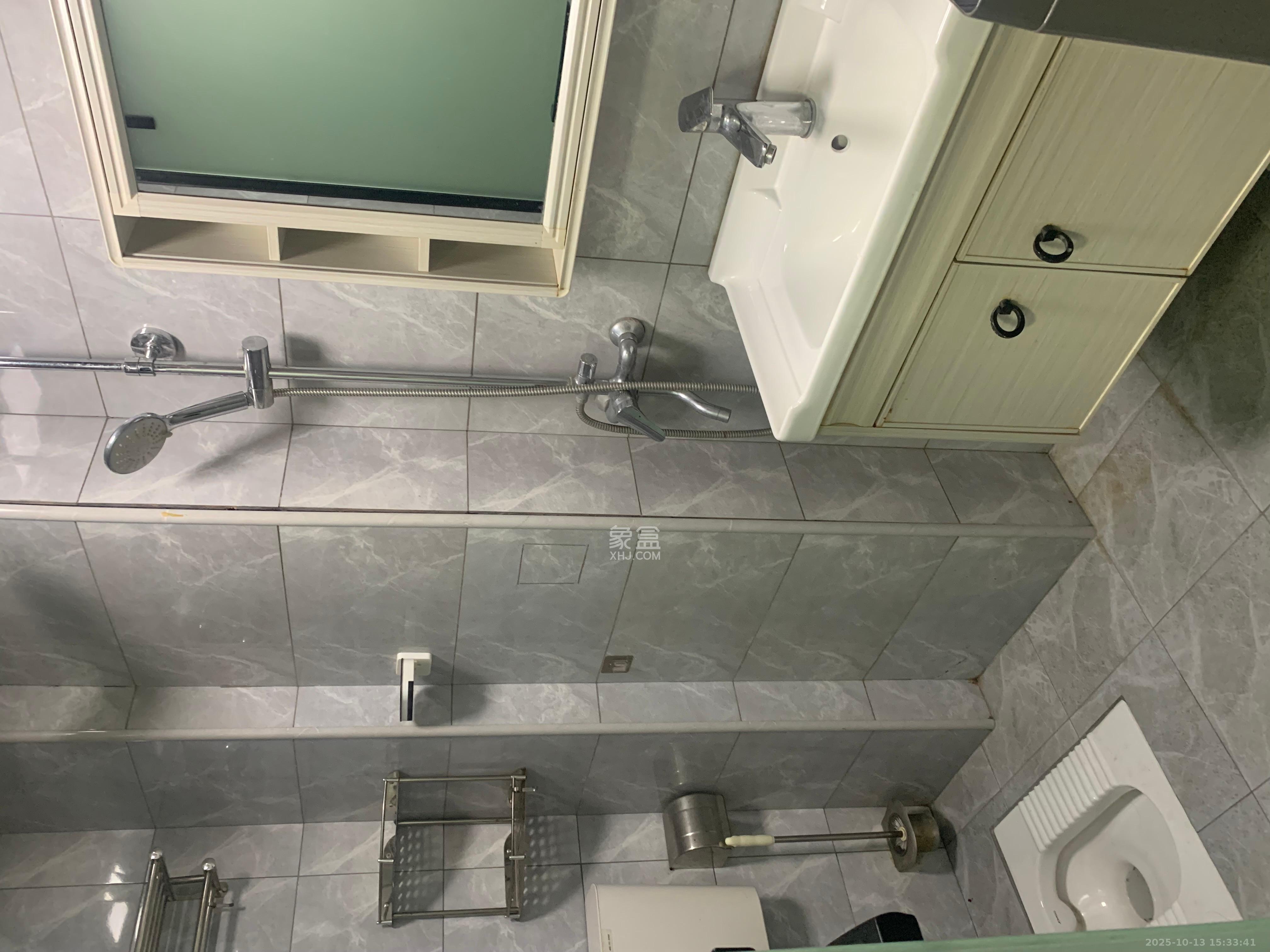 保利麓谷林语I区  1室1厅1卫    1400.0元/月室内图