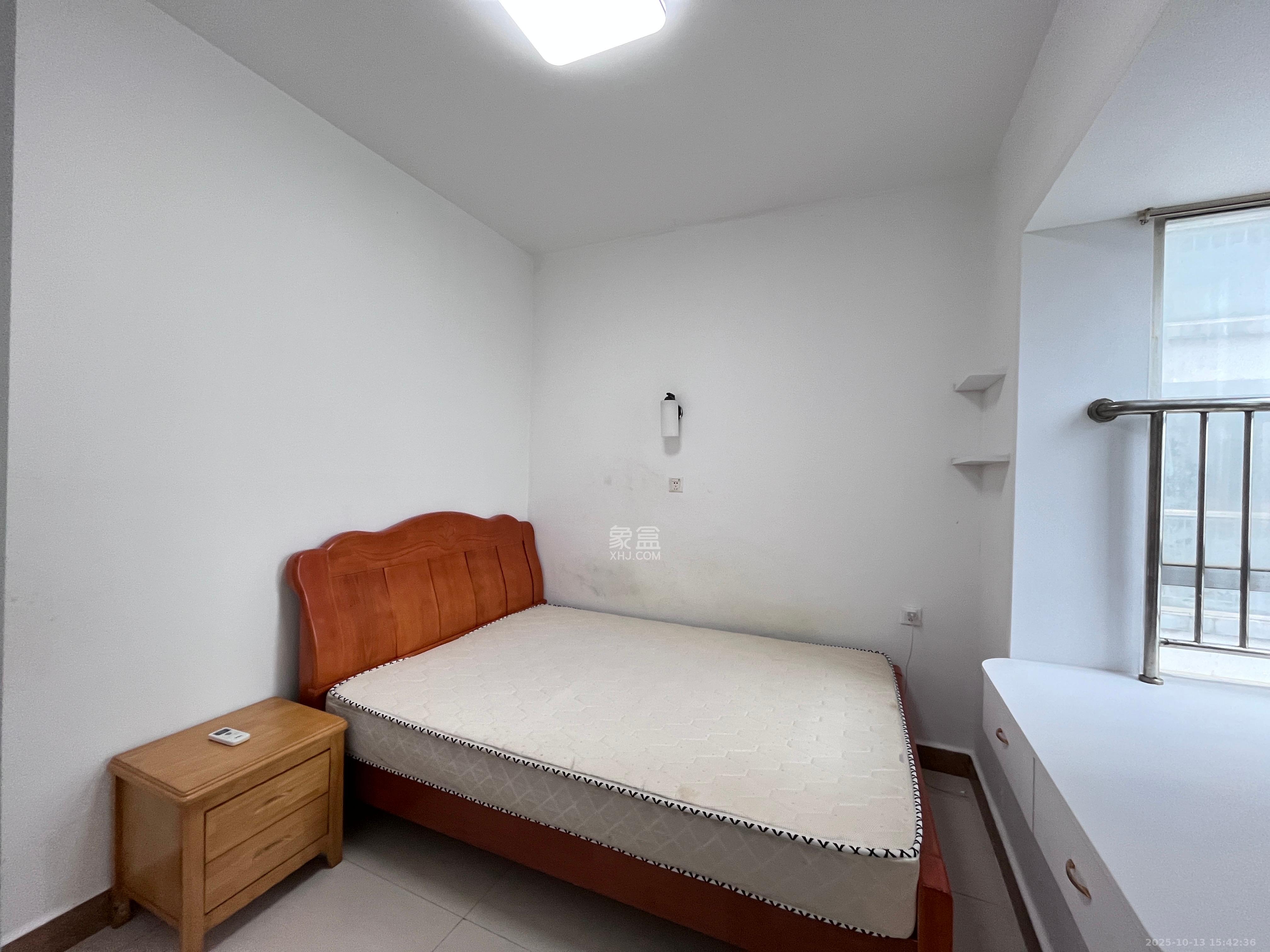 左岸右岸  2室2厅1卫    2300.0元/月室内图