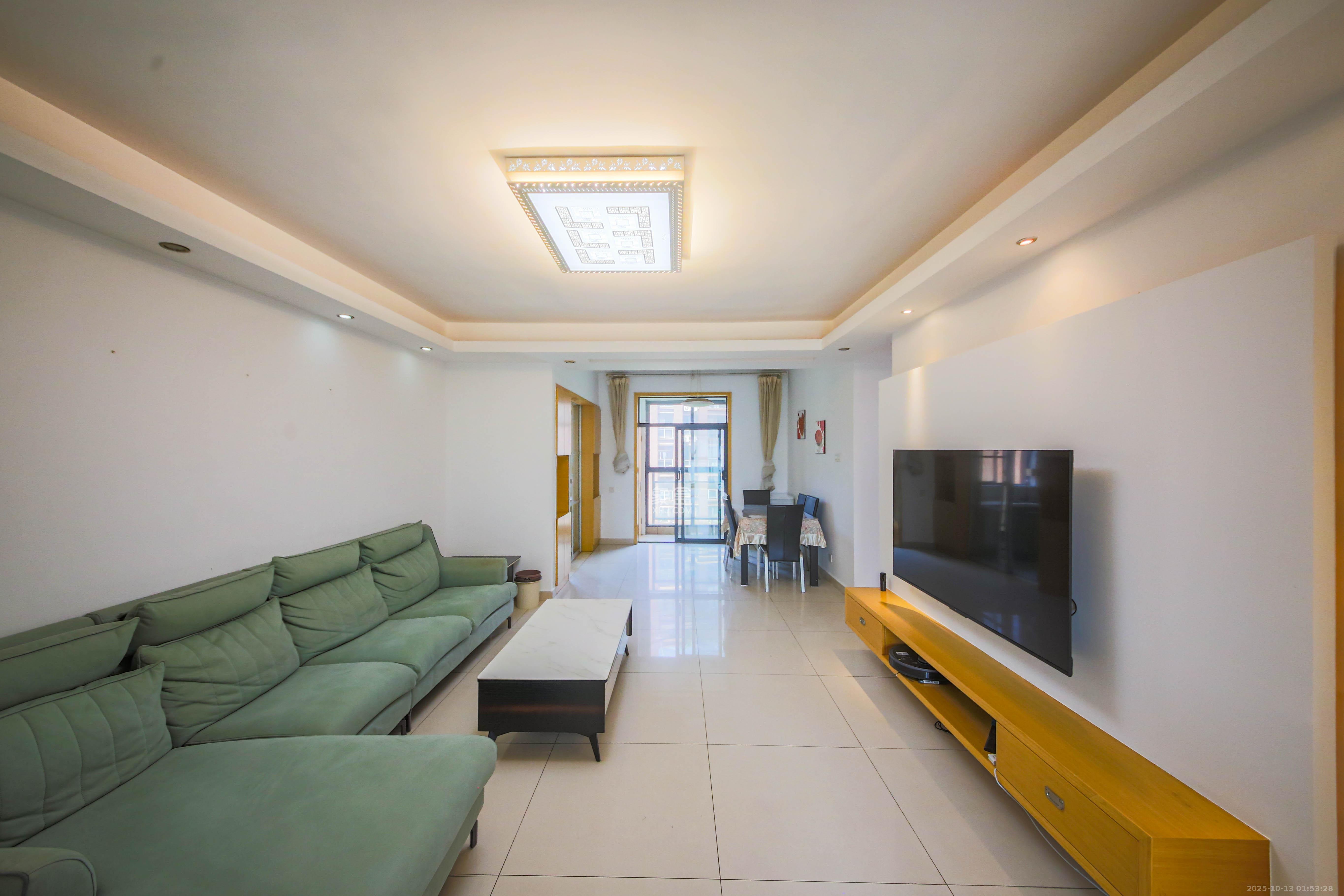 奥林匹克花园 3室2厅1卫 115.0万 奥林匹克花园 3室2厅1卫 115.0万客厅