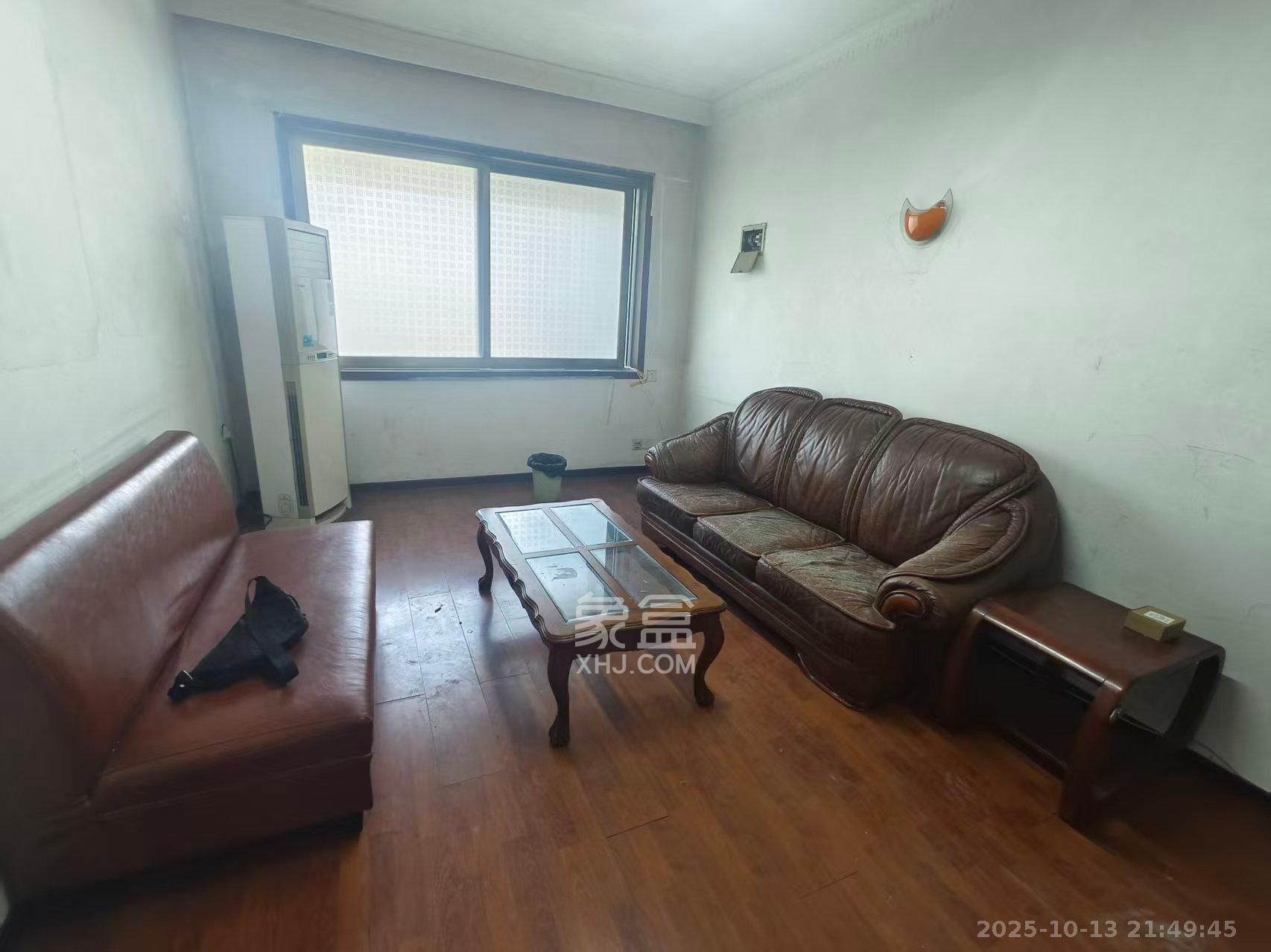 开福区公安分局职工宿舍 3室2厅2卫 1300.0元/月 开福区公安分局职工宿舍 3室2厅2卫 1300.0元/月室内图