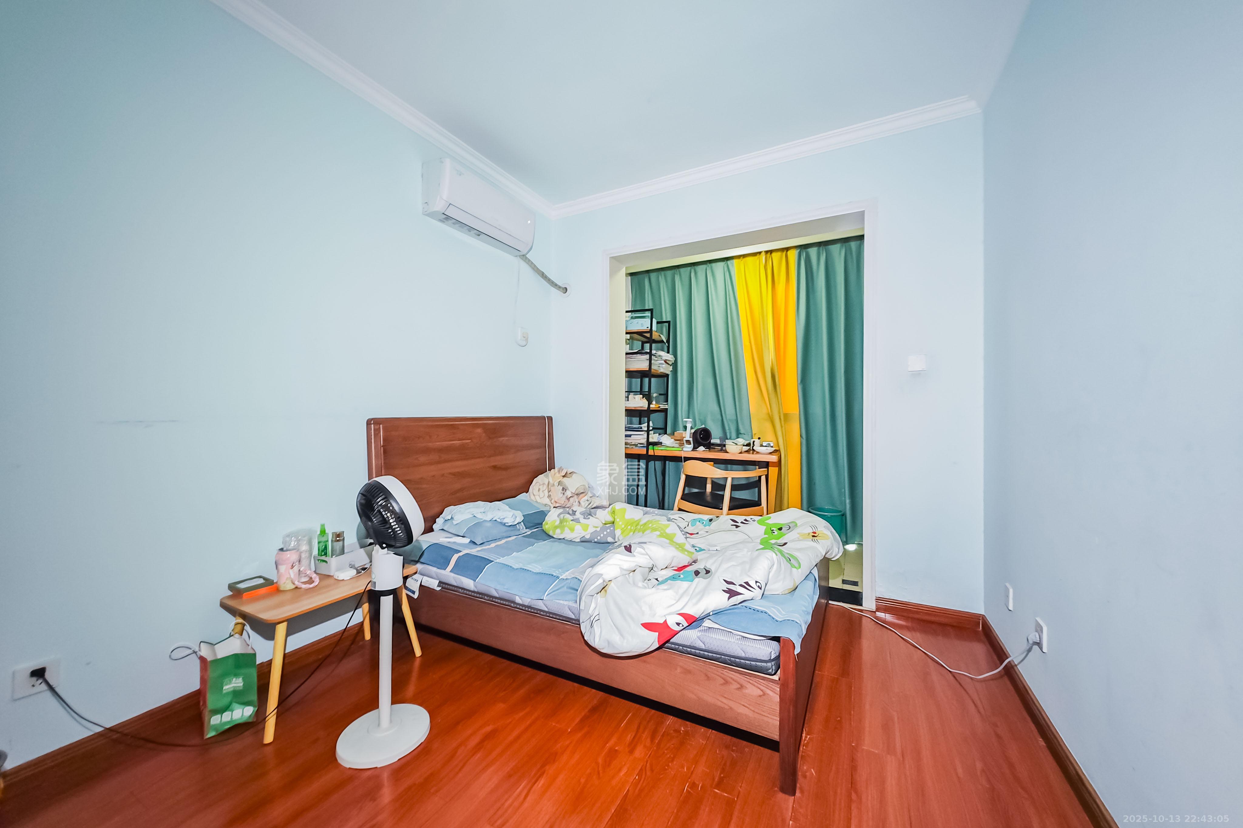 雅致名园  3室2厅2卫    225.0万卧室