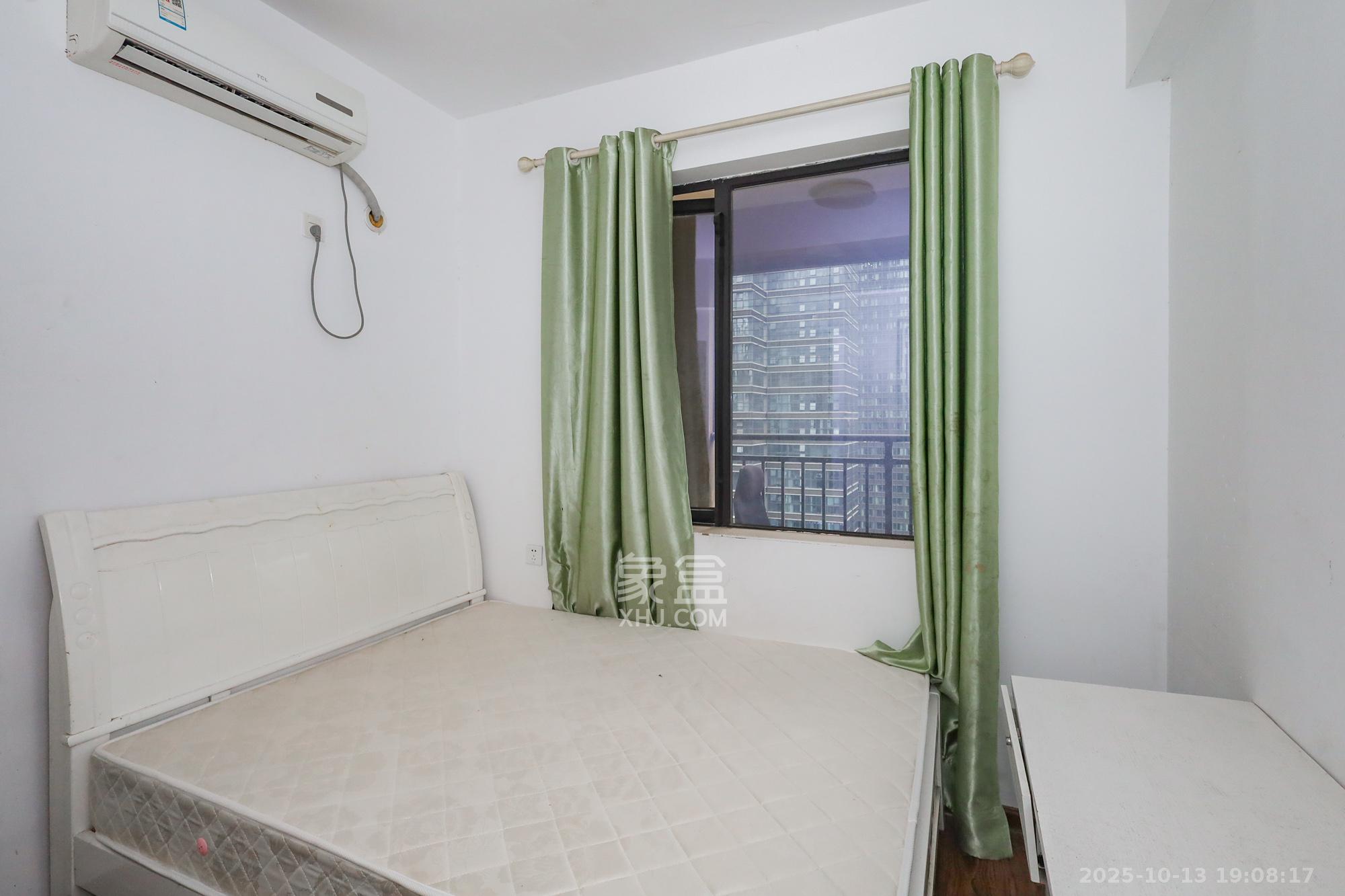 协信星澜汇  4室2厅2卫    112.8万卧室