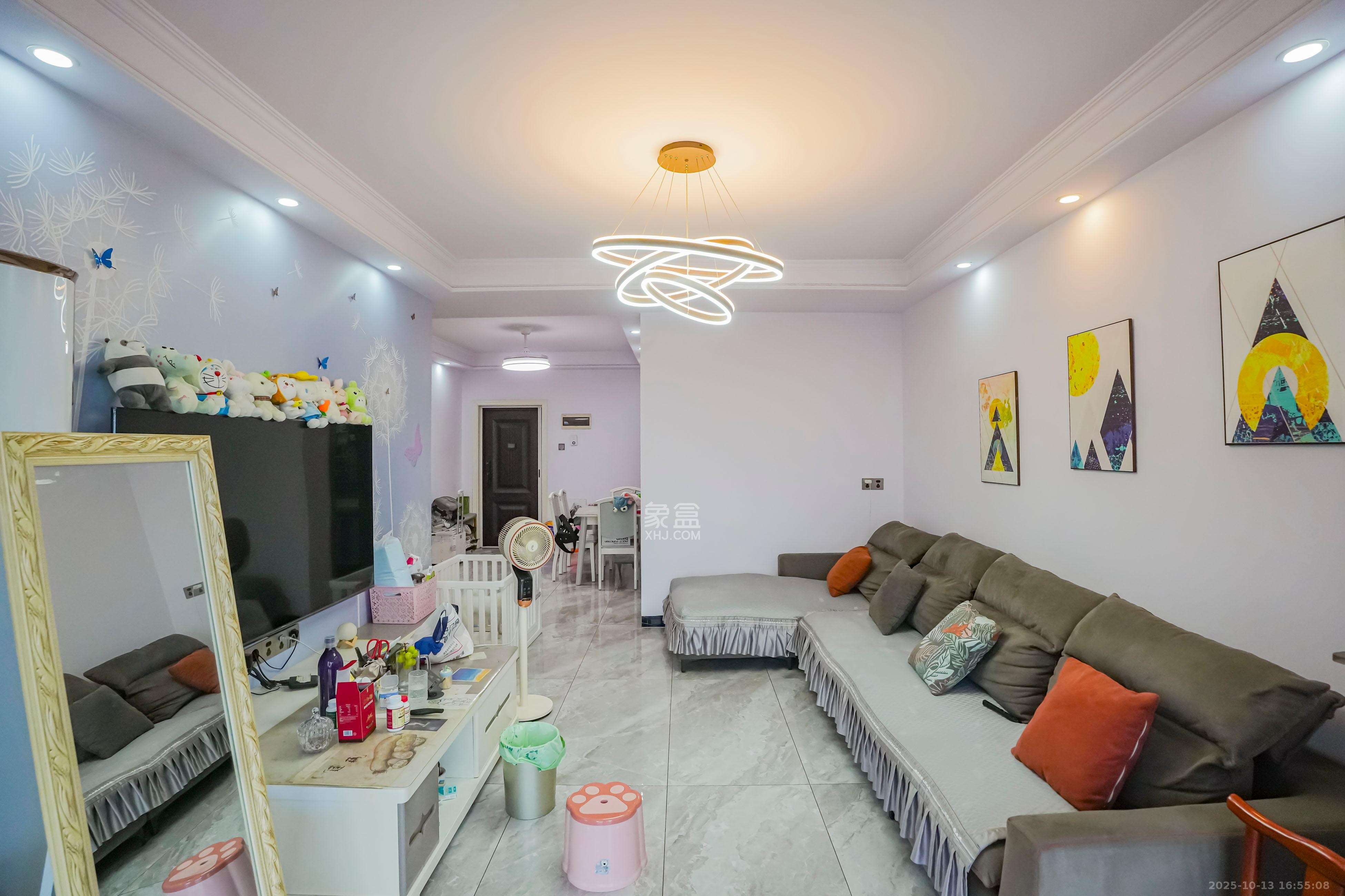 鑫利家园  2室2厅1卫    65.0万客厅