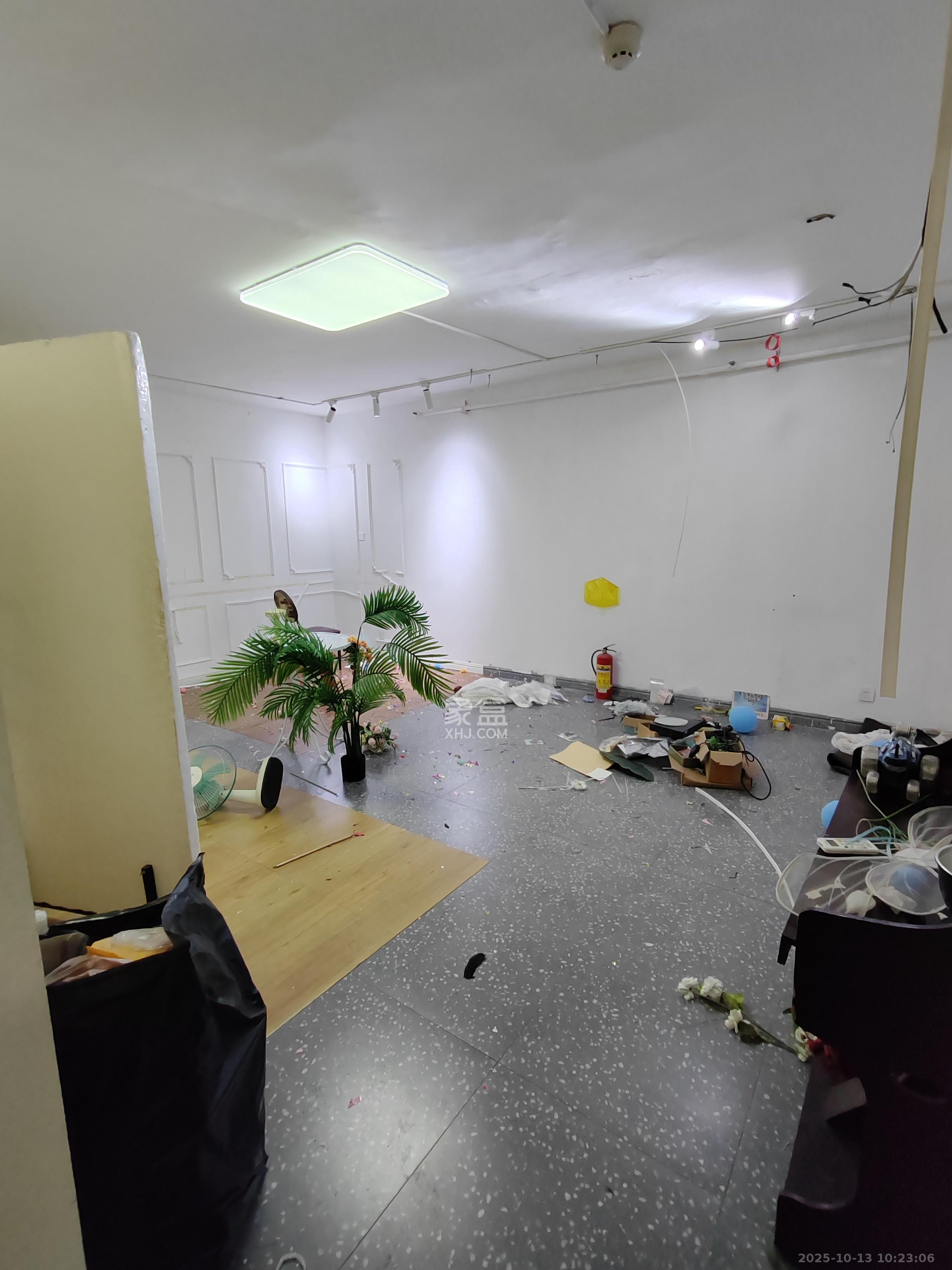 新世界百货（湖南供销大厦）  3室2厅1卫    7000.0元/月室内图