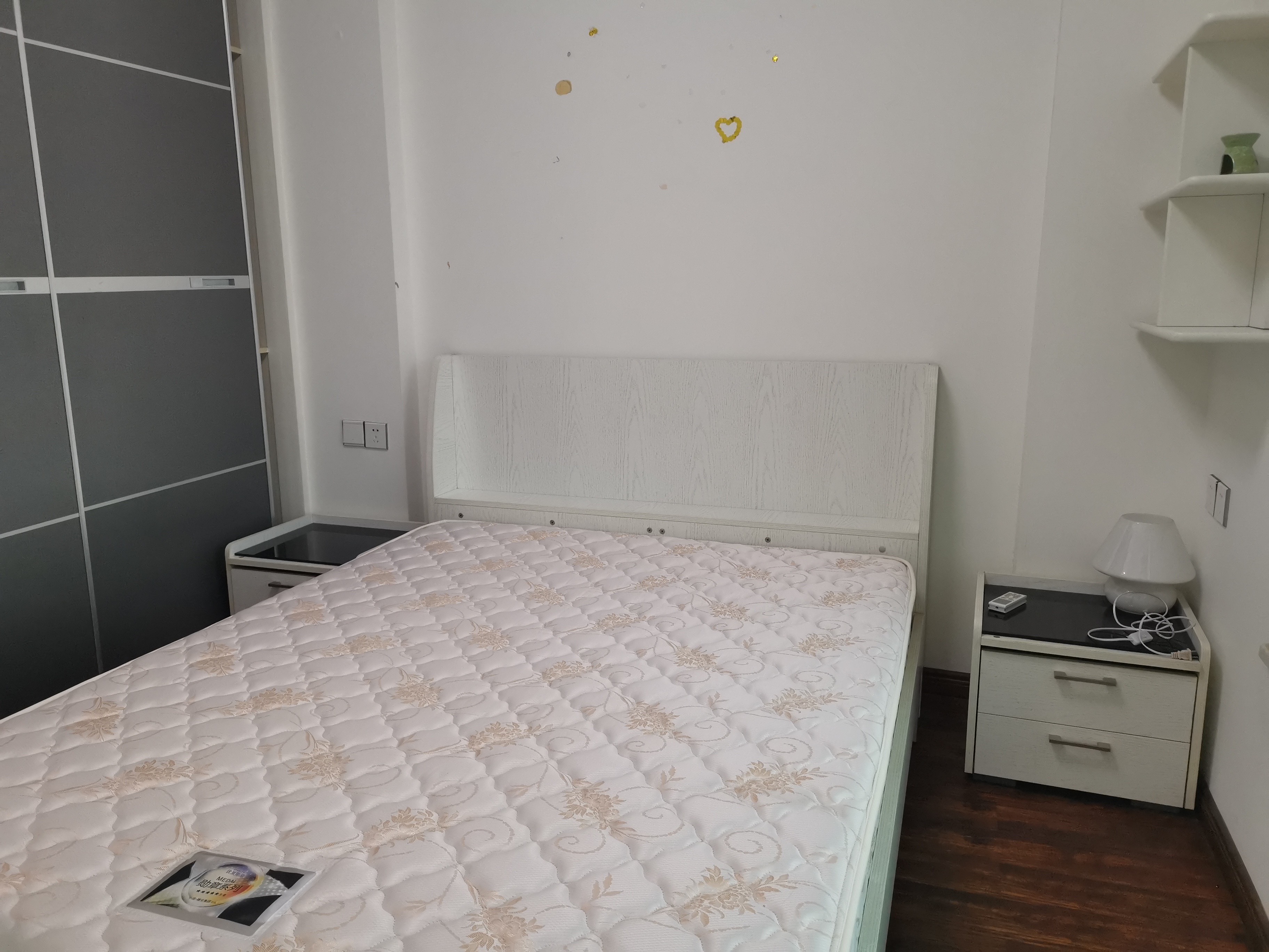 银源春天  3室2厅2卫    1800.0元/月 银源春天  3室2厅2卫    1800.0元/月室内图