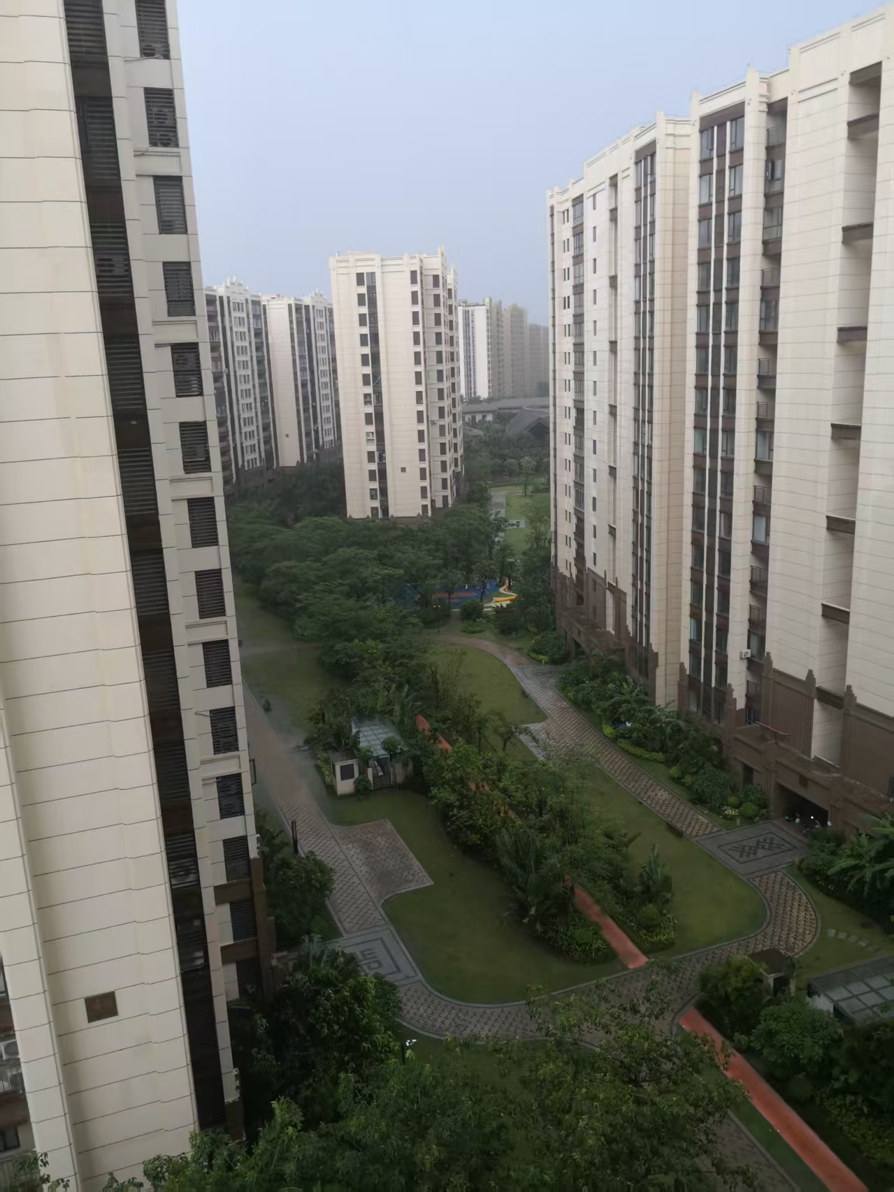 绿地城骏园  3室2厅1卫    3000.0元/月室内图