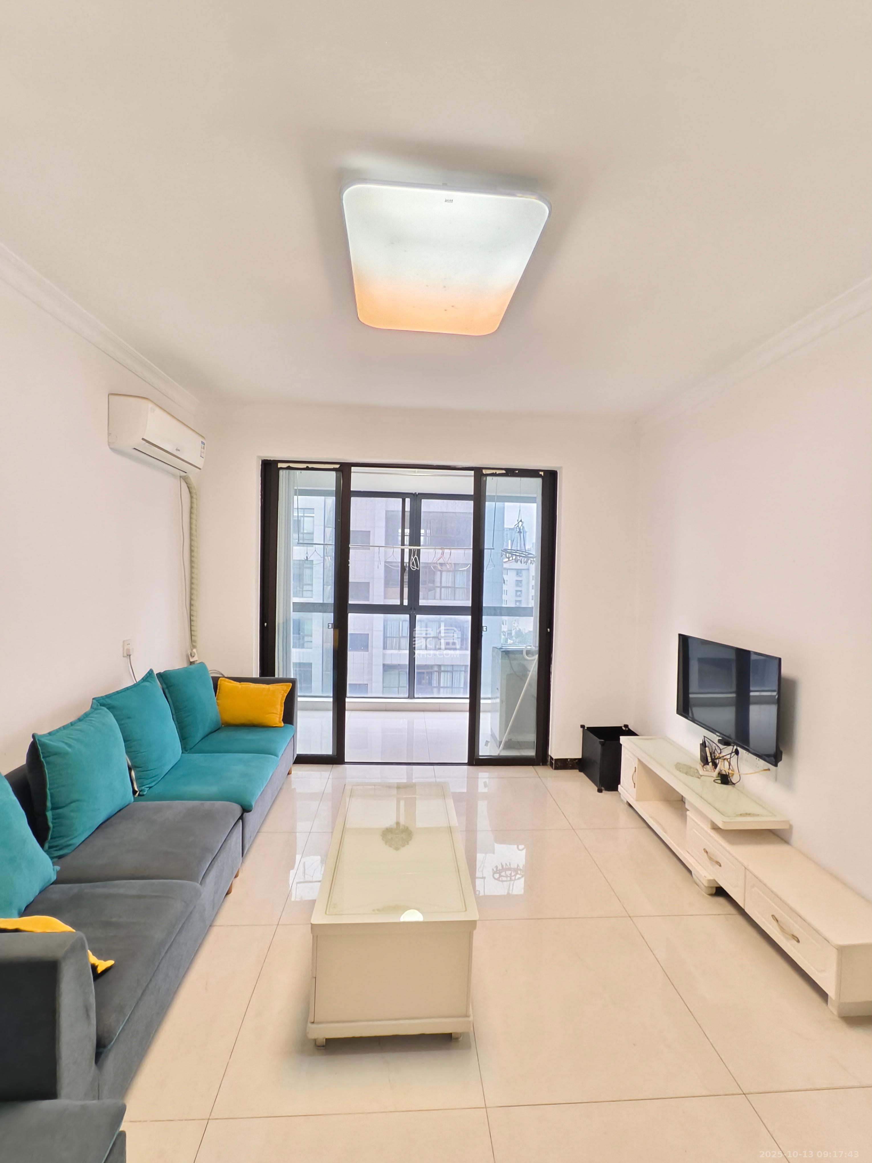 南枫时光 3室2厅1卫 2400.0元/月 南枫时光 3室2厅1卫 2400.0元/月室内图