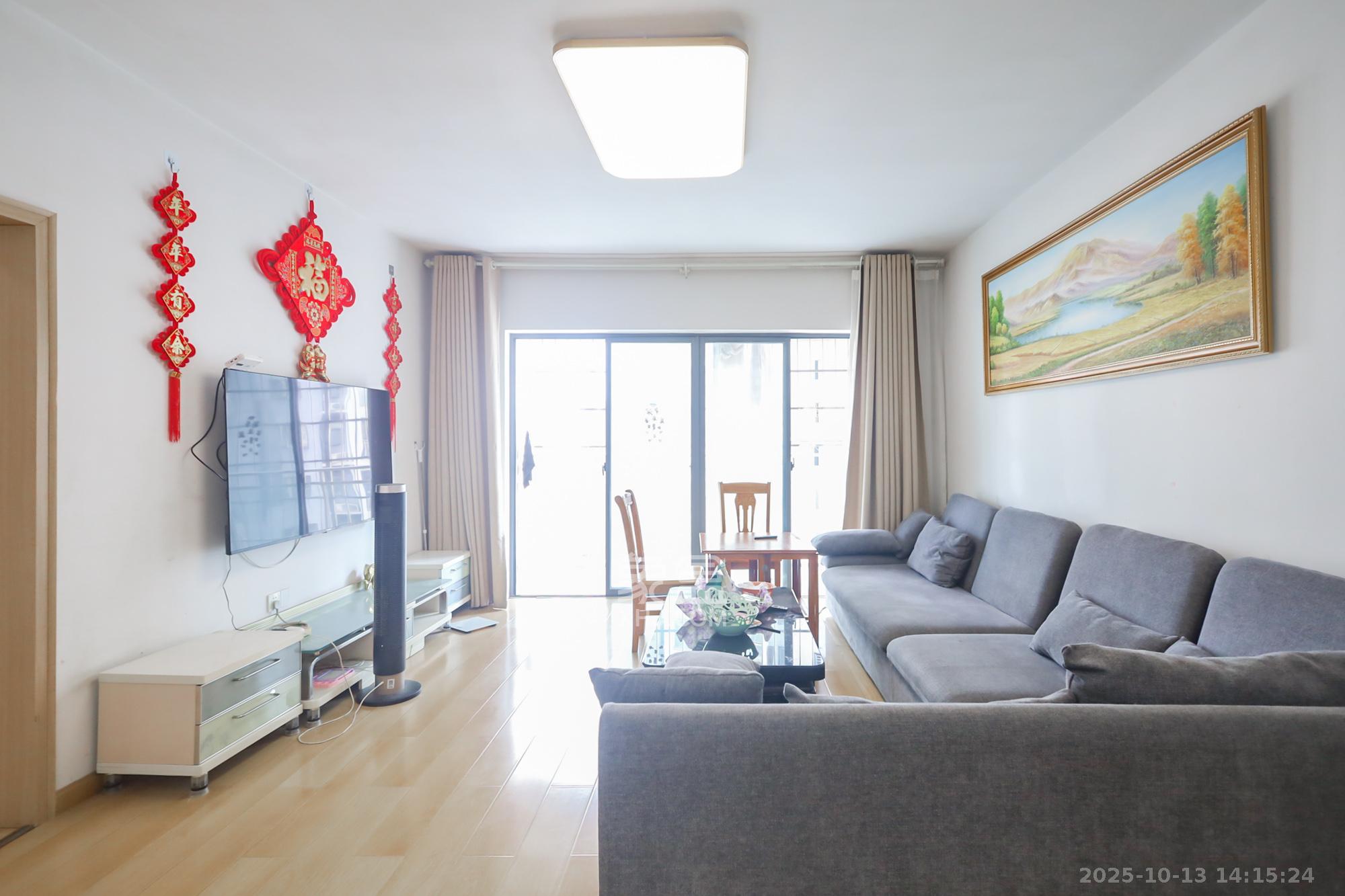 美林银谷 3室2厅2卫 110.0万 美林银谷 3室2厅2卫 110.0万客厅