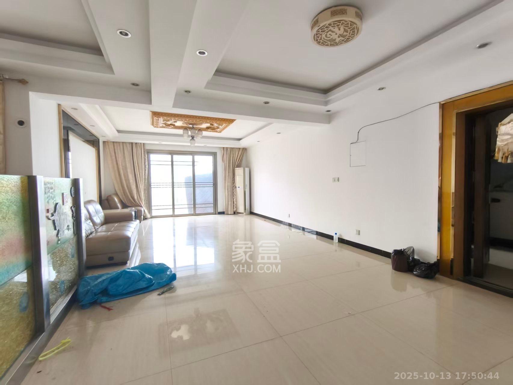 楚天家园  4室2厅3卫    3400.0元/月室内图