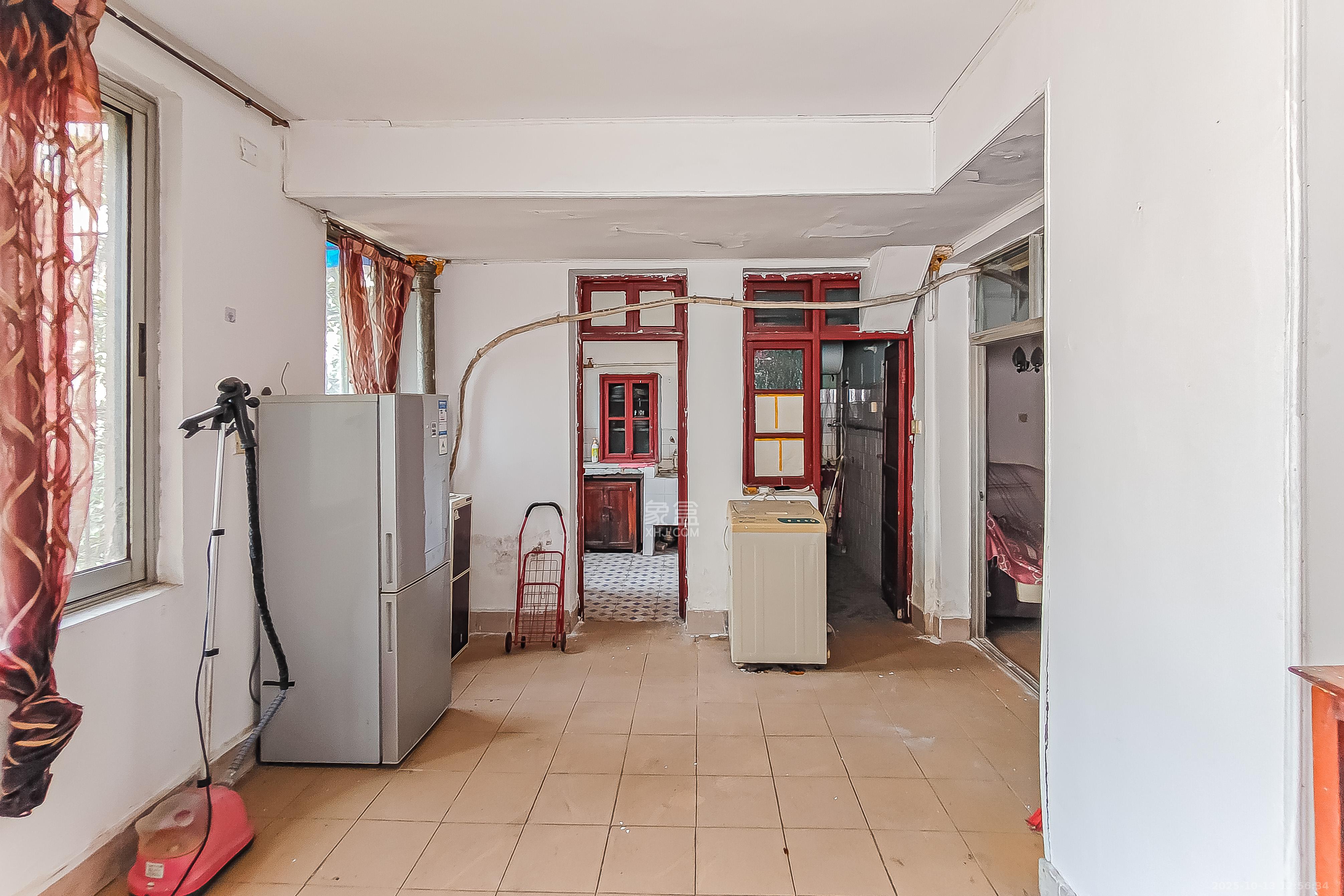 教育电视台宿舍 3室2厅1卫 56.5万 教育电视台宿舍 3室2厅1卫 56.5万客厅