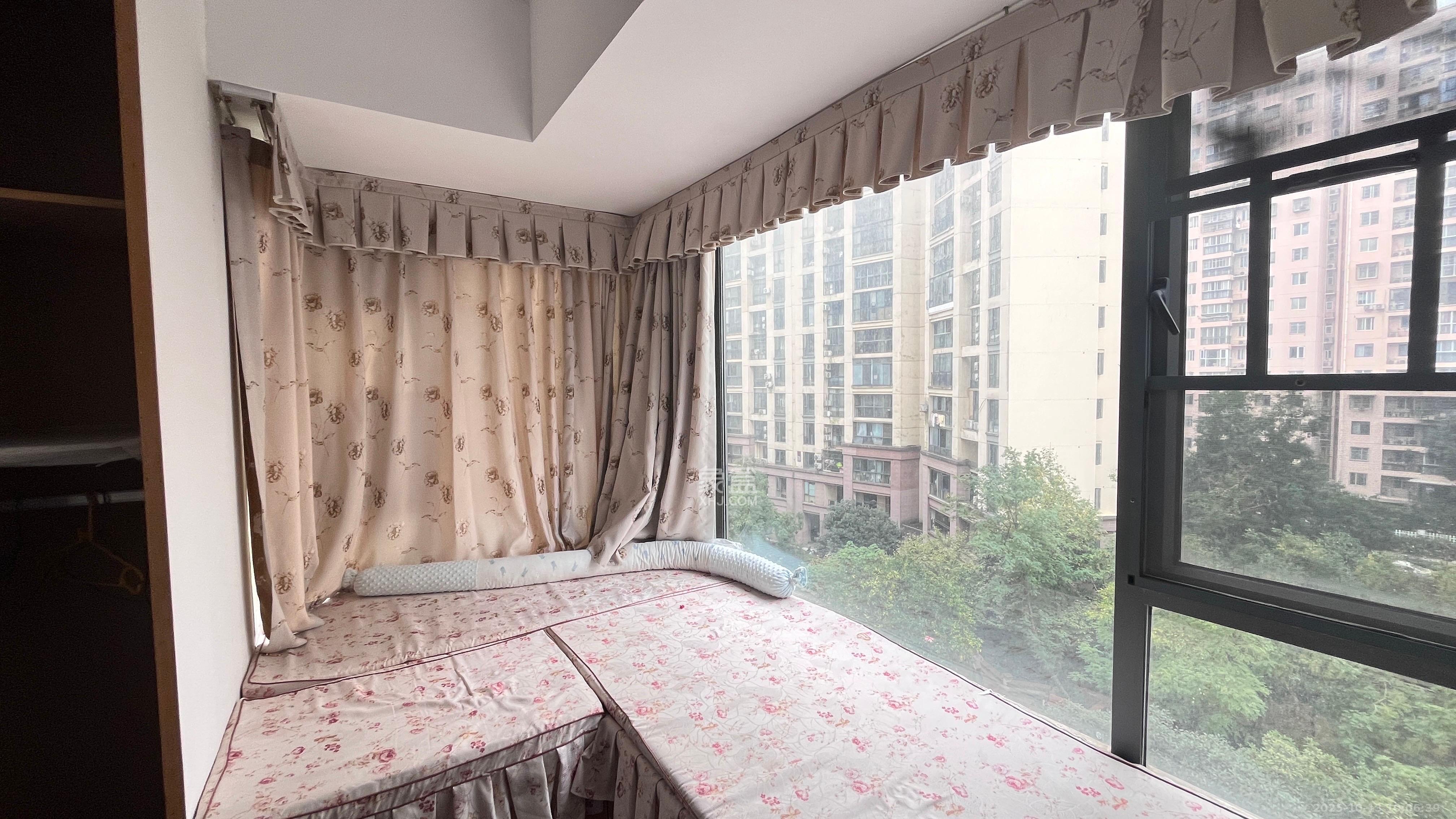 卓越蔚蓝海岸二期  3室2厅2卫    3500.0元/月室内图