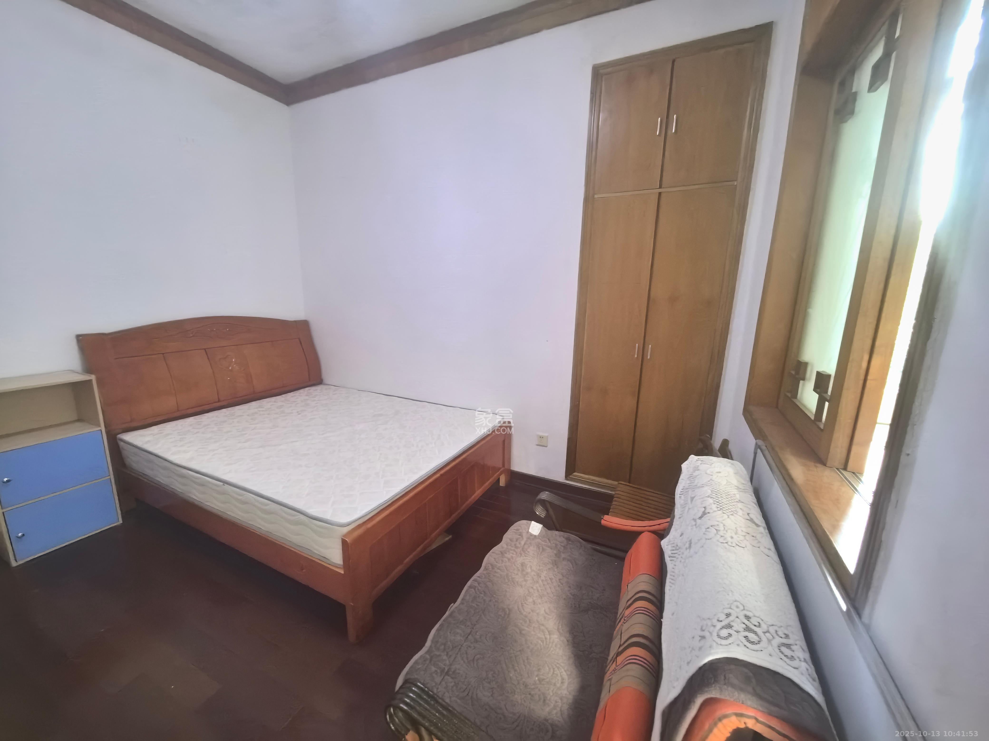 省水院宿舍 3室1厅1卫 2600.0元/月 省水院宿舍 3室1厅1卫 2600.0元/月室内图