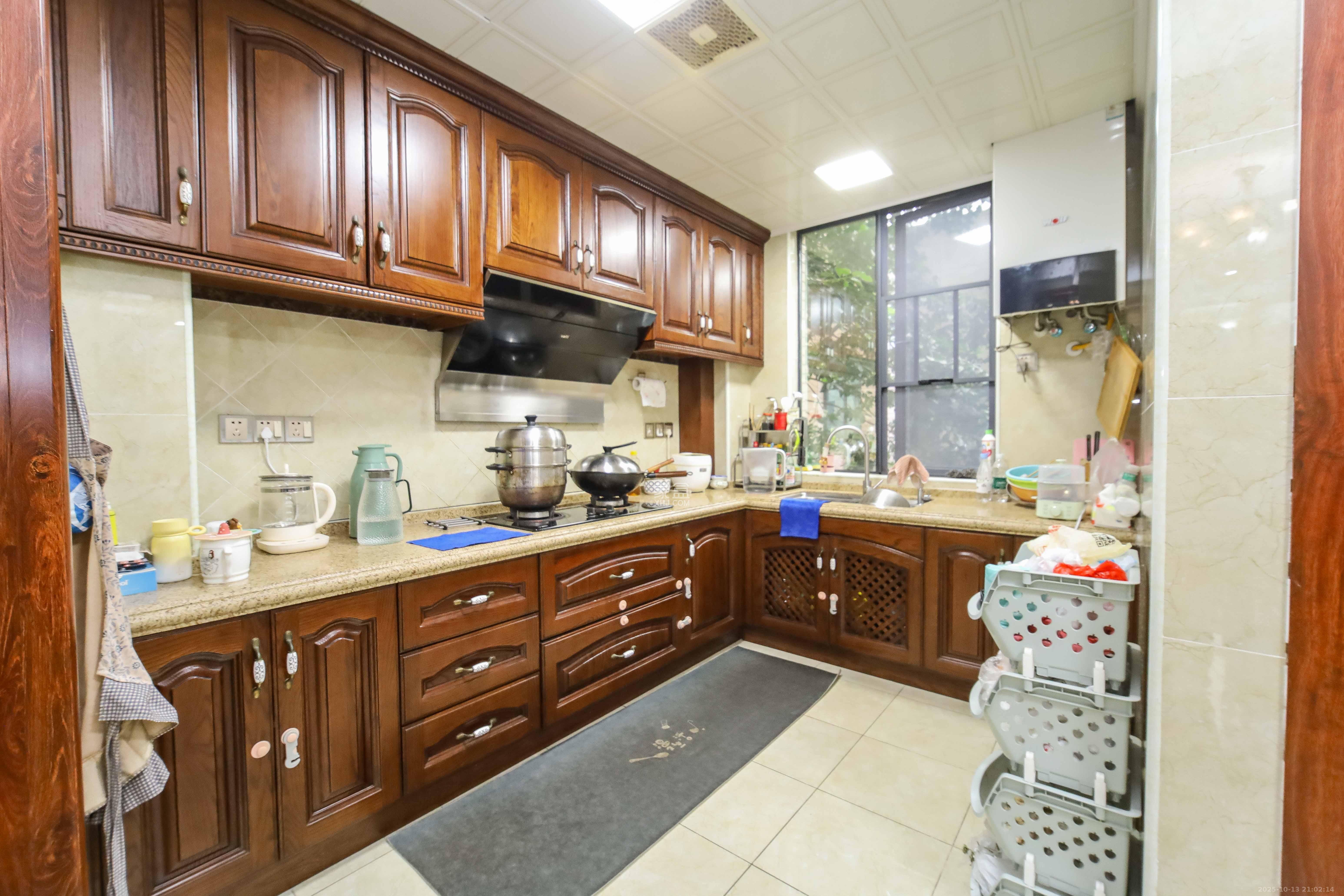 长房白沙湾  3室2厅2卫    135.0万厨房