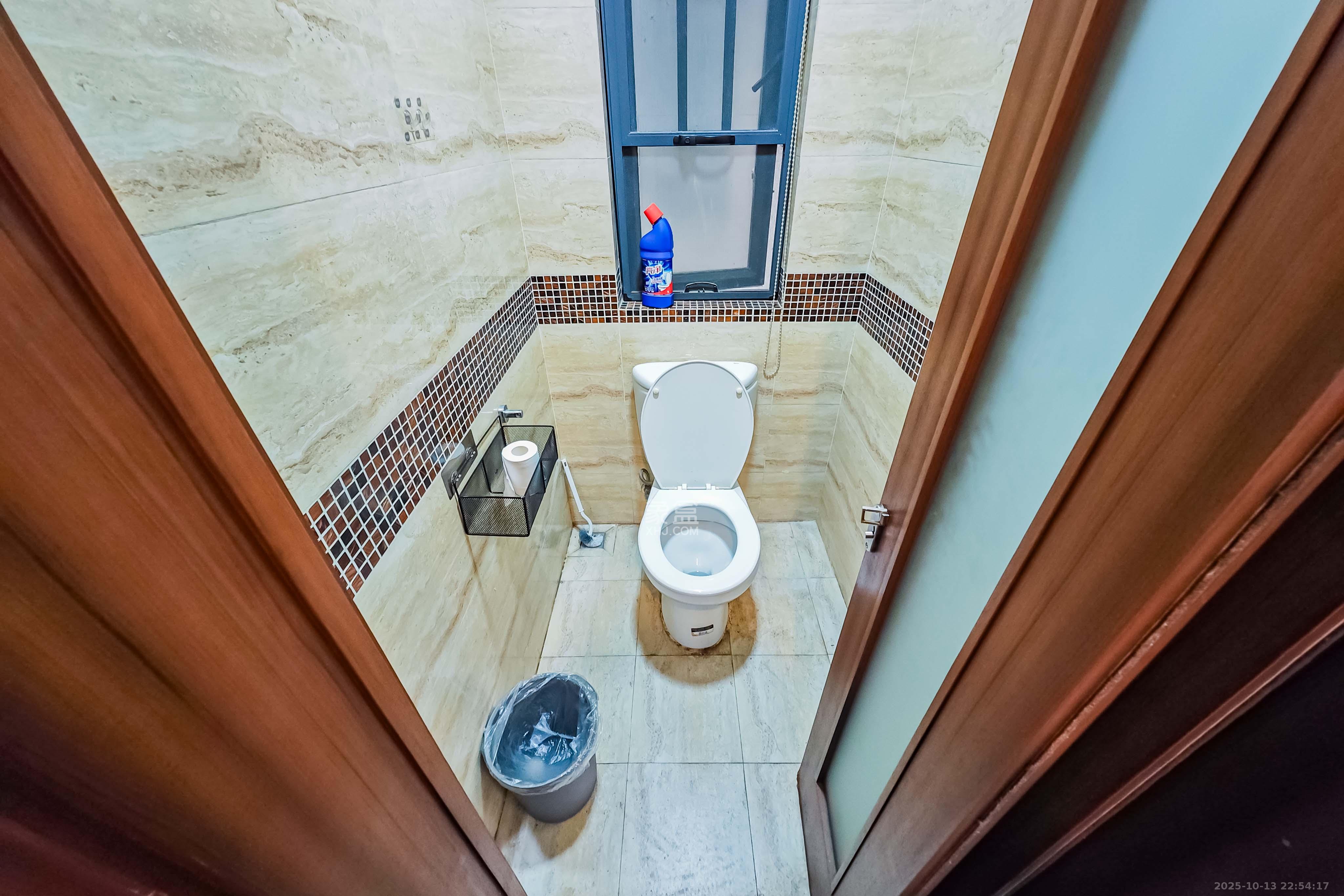 万科金域华府二期  3室2厅1卫    98.0万卫生间