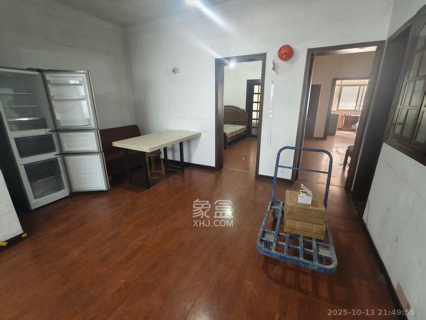 开福区公安分局职工宿舍 3室2厅2卫 1300.0元/月 开福区公安分局职工宿舍 3室2厅2卫 1300.0元/月室内图