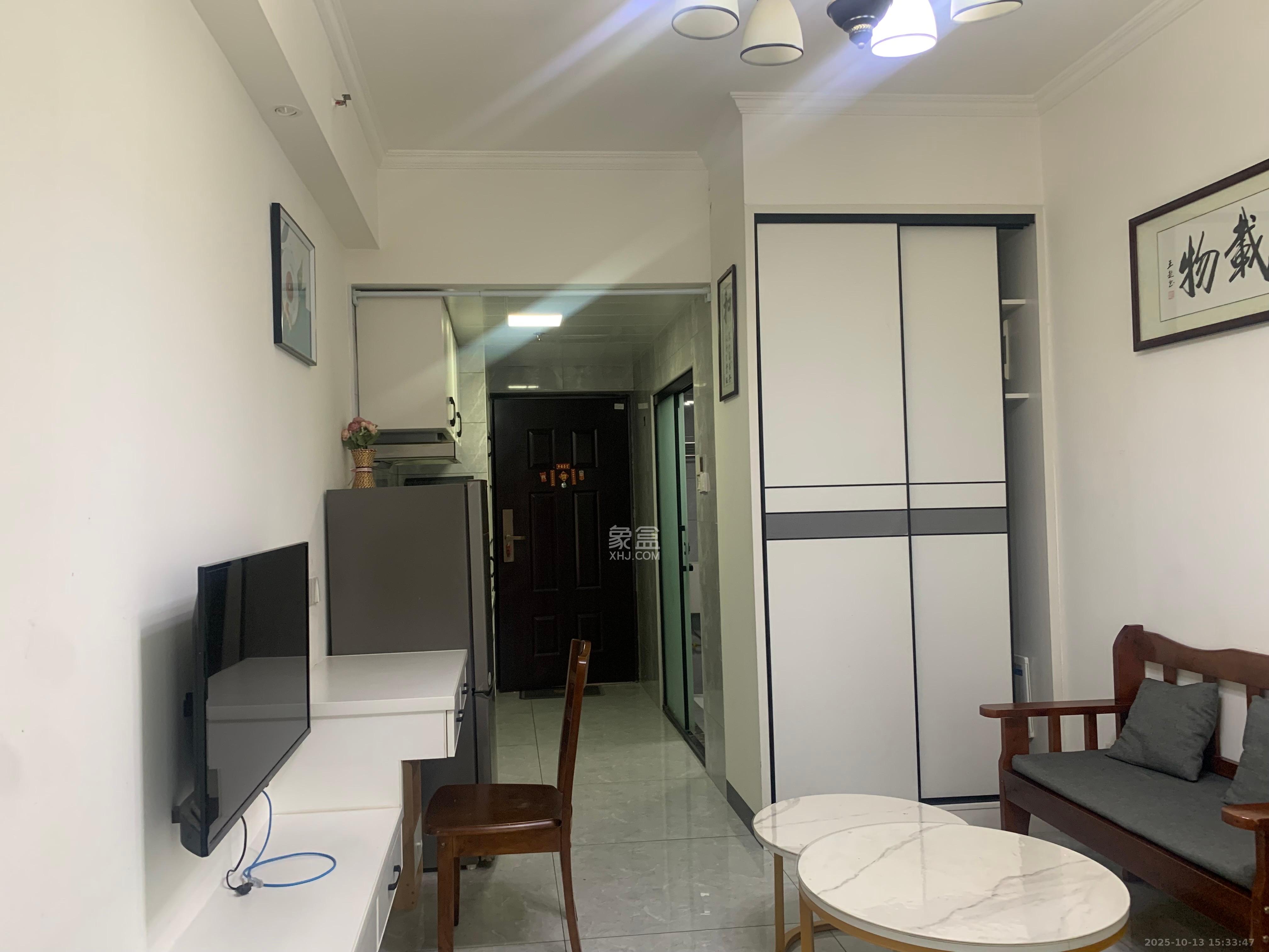 保利麓谷林语I区  1室1厅1卫    1400.0元/月室内图