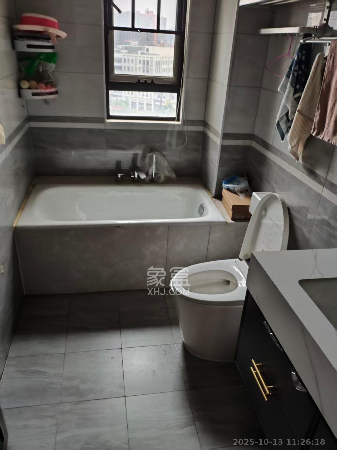 汇金城/嘉华城（二期、三期）  3室2厅2卫    2500.0元/月室内图