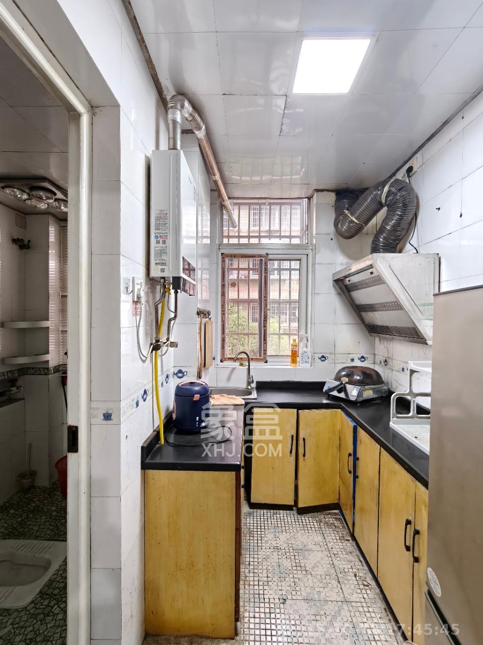 新桥沁园（银港农贸市场）  2室2厅1卫    1700.0元/月室内图