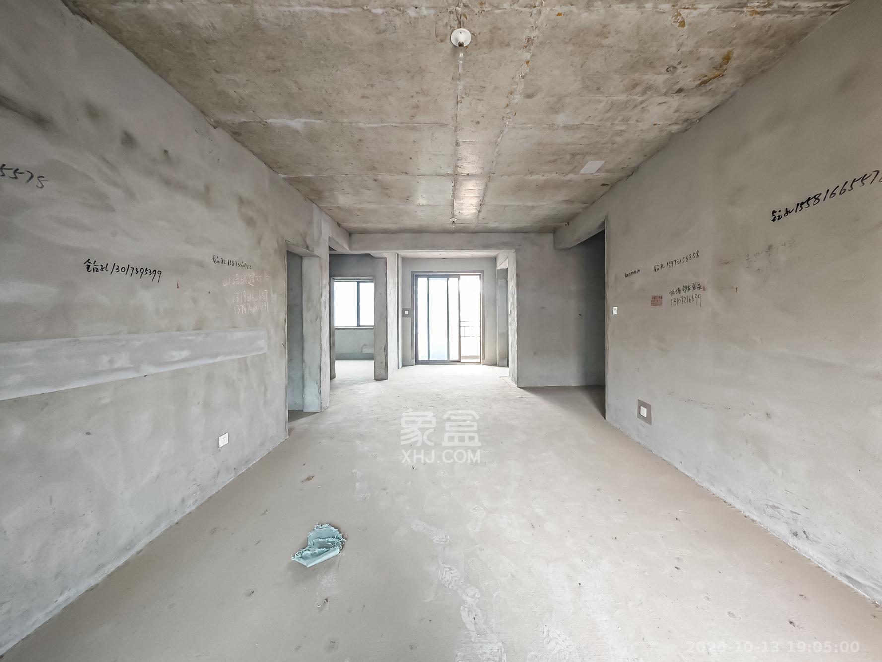 山语城三期  3室2厅2卫    81.6万 山语城三期  3室2厅2卫    81.6万客厅