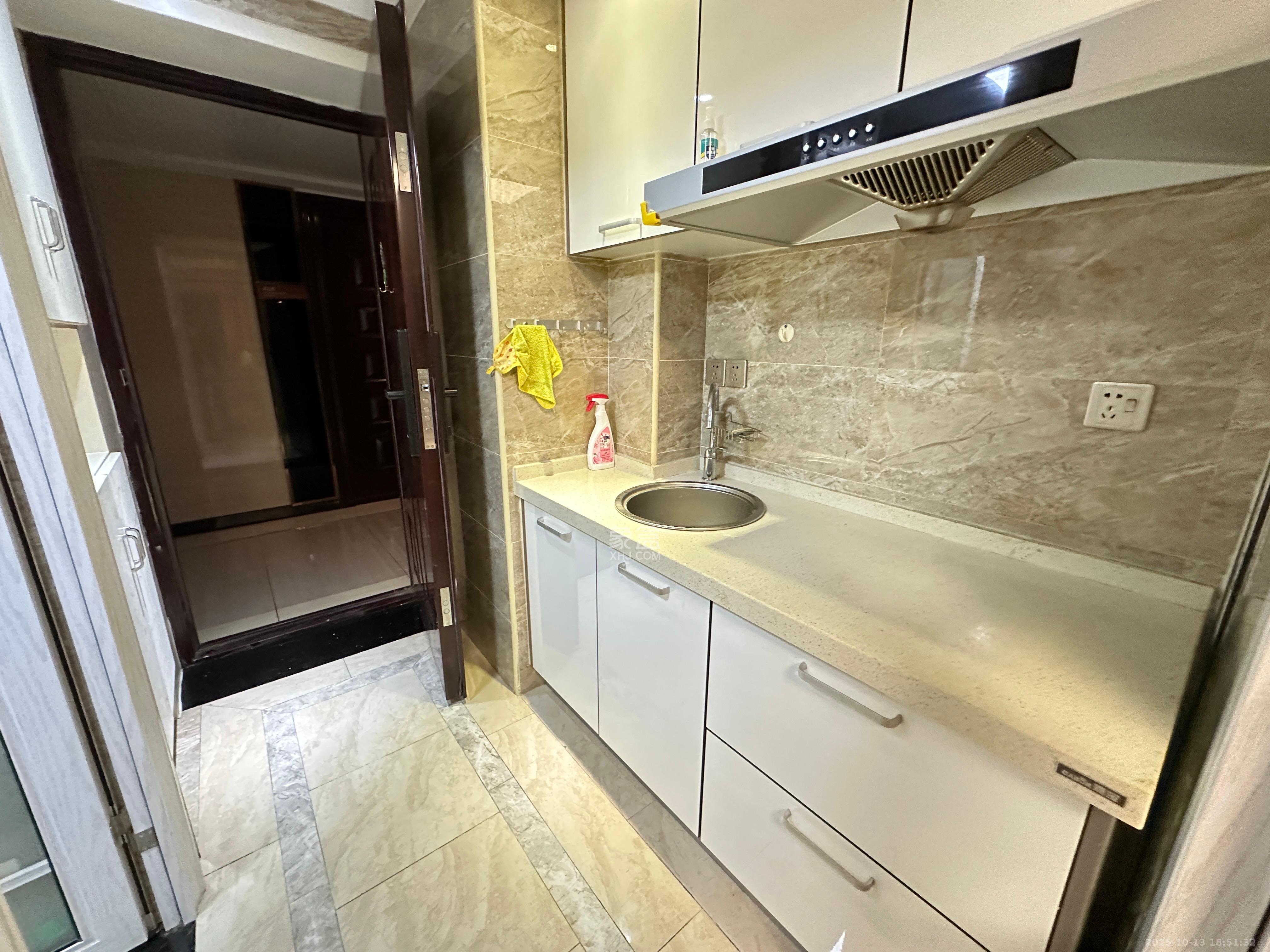 保利国际广场 1室1厅1卫 2300.0元/月 保利国际广场 1室1厅1卫 2300.0元/月室内图