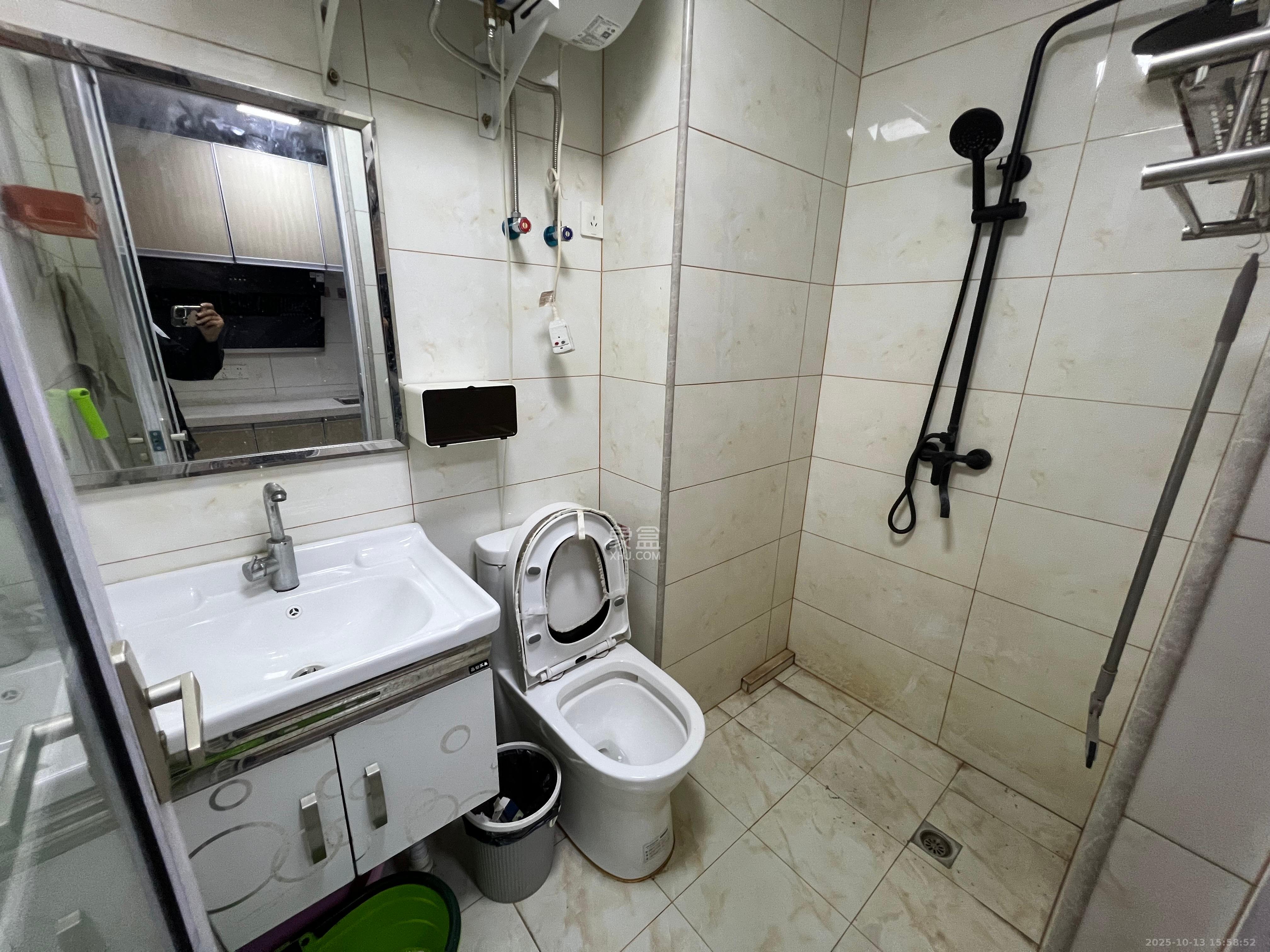 东盈商业广场(华泉城市广场) 1室0厅0卫 1800.0元/月 东盈商业广场(华泉城市广场) 1室0厅0卫 1800.0元/月室内图