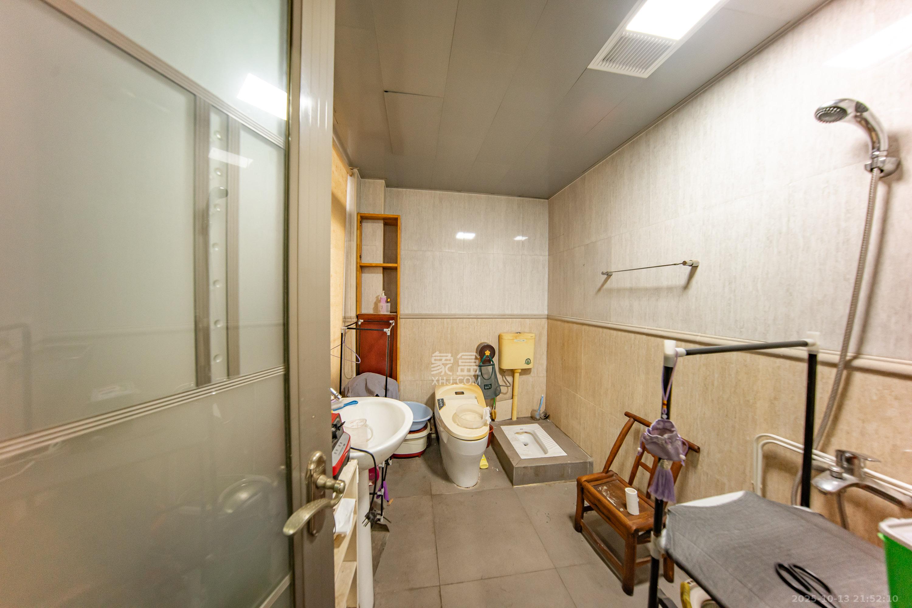 米兰春天 4室2厅1卫 90.0万 米兰春天 4室2厅1卫 90.0万卫生间