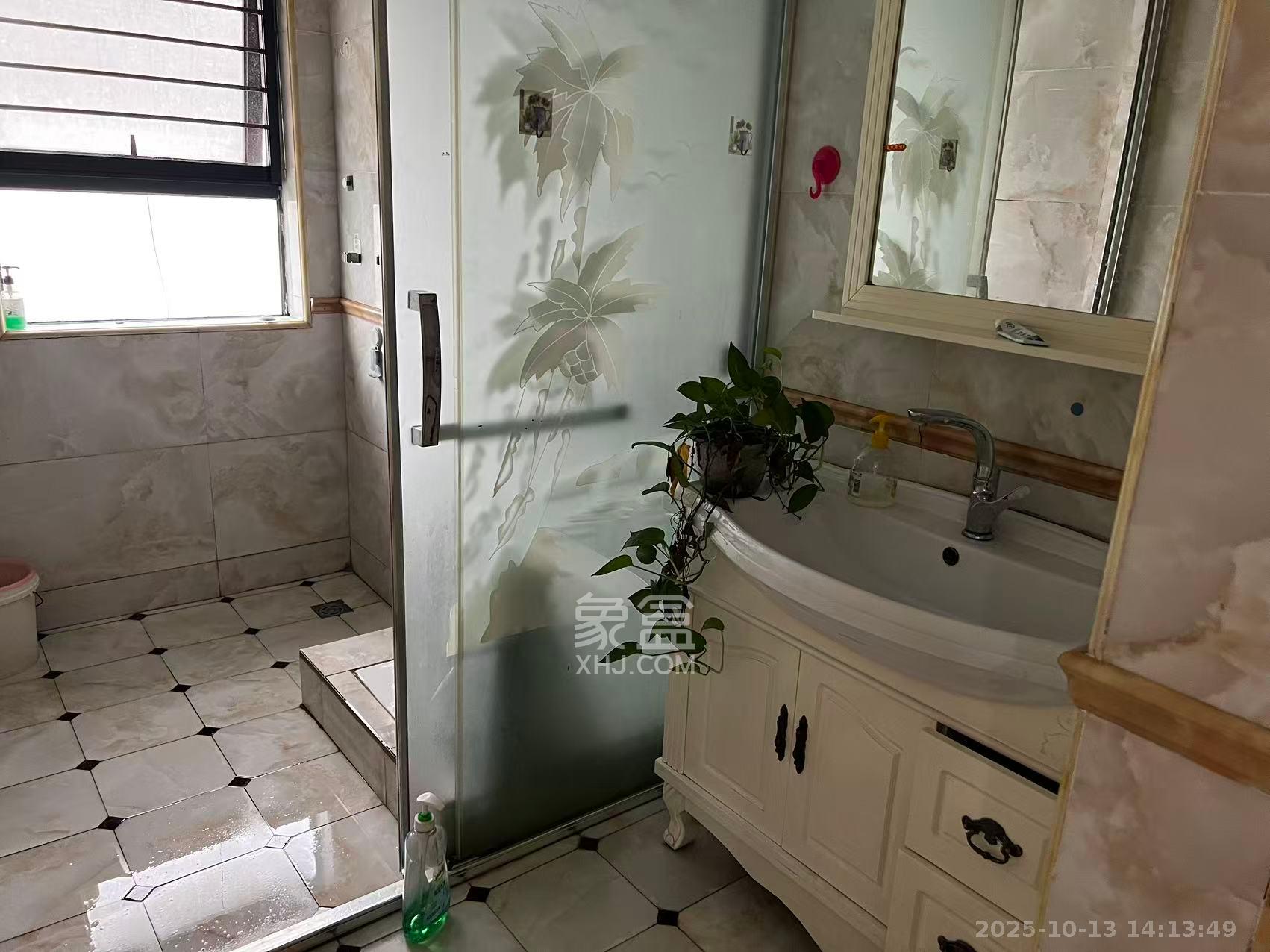 奥克斯广场  3室1厅2卫    3400.0元/月 奥克斯广场  3室1厅2卫    3400.0元/月室内图