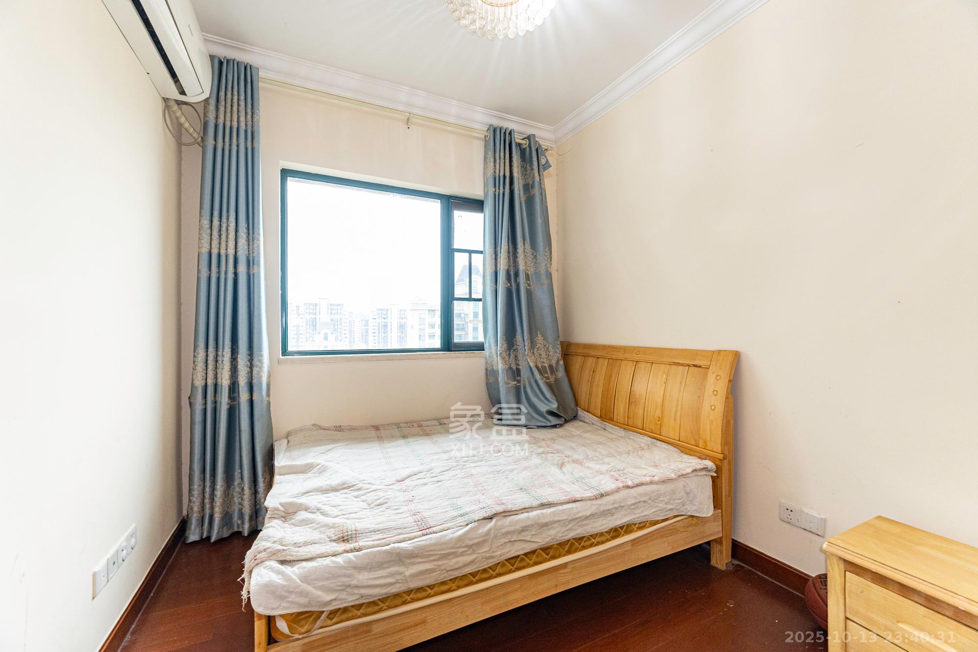 恒大翡翠华庭 3室2厅1卫 85.0万 恒大翡翠华庭 3室2厅1卫 85.0万卧室