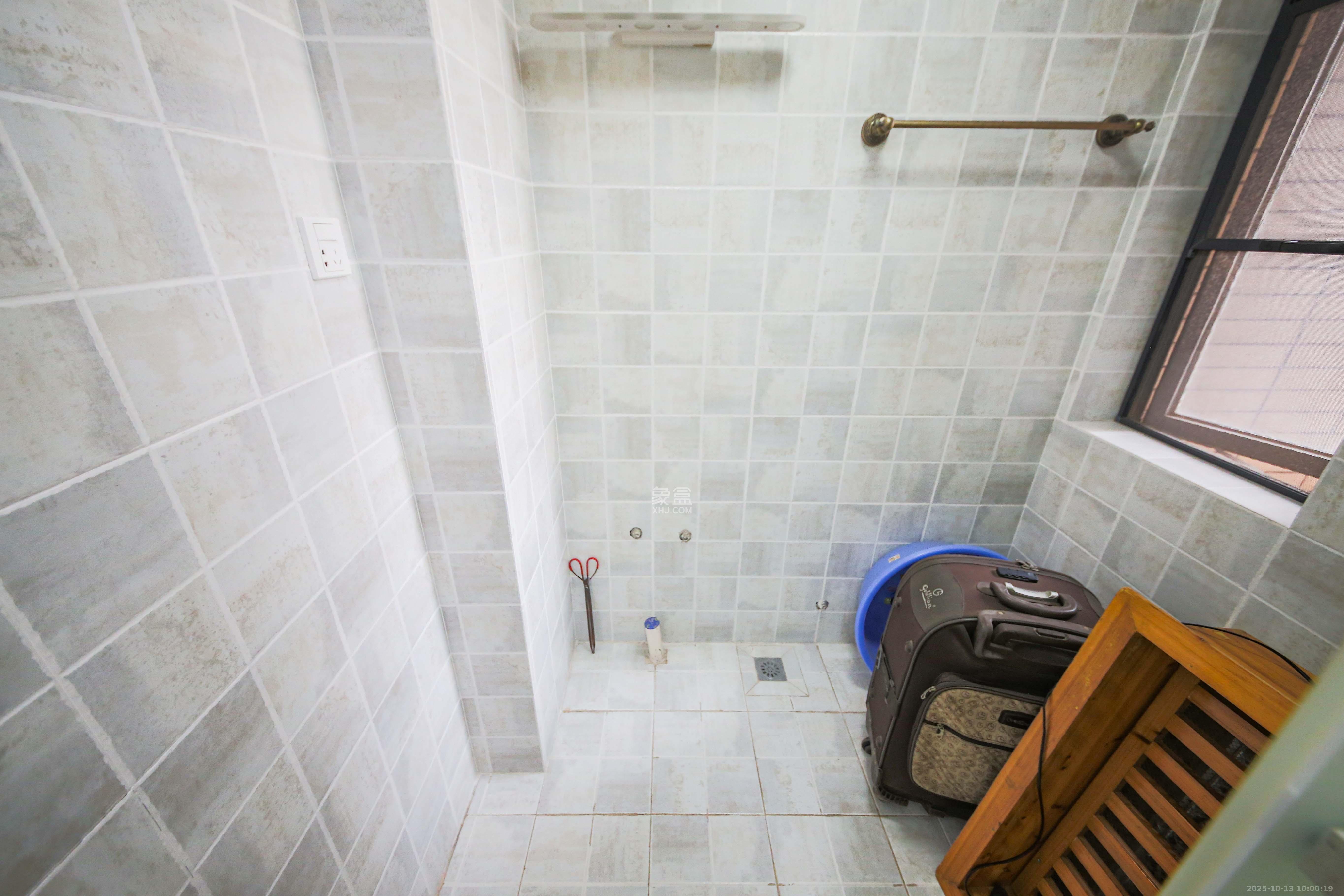 鑫远湘府华城  3室2厅2卫    125.0万卫生间