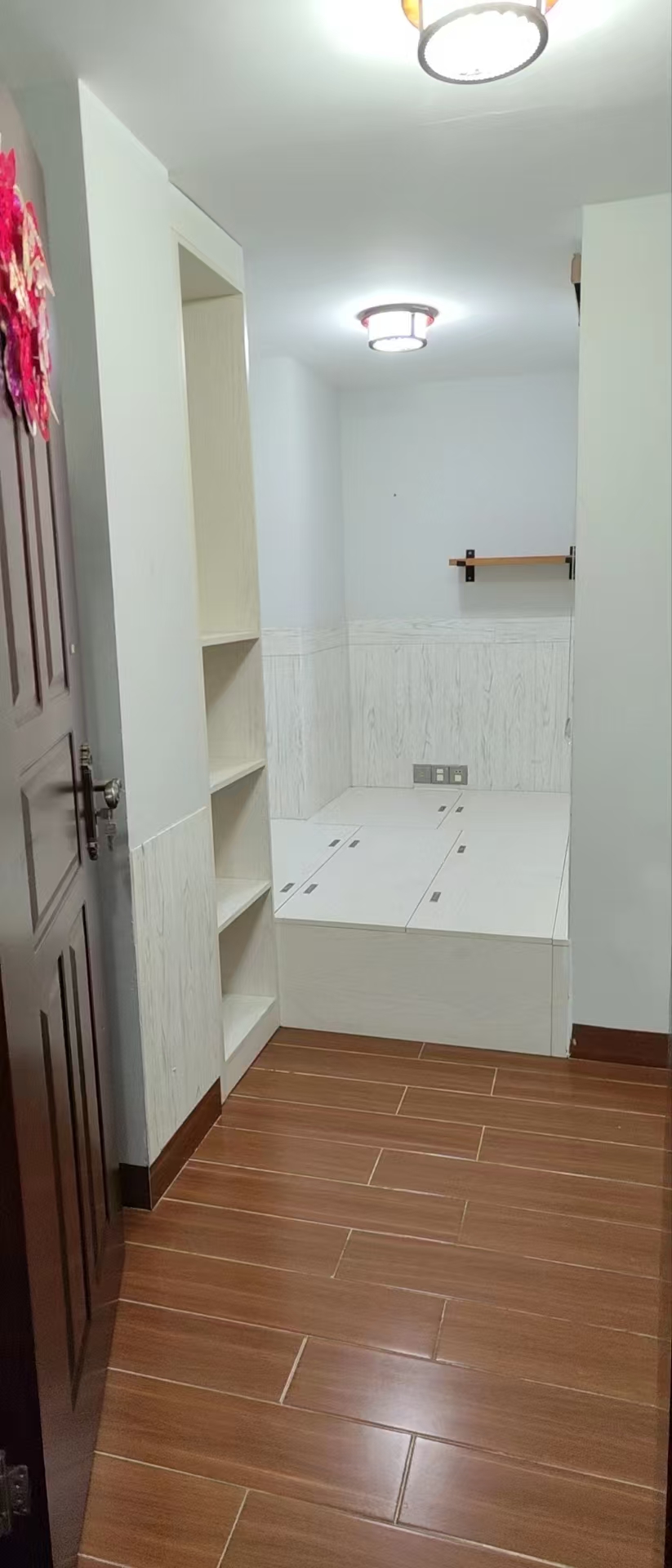 保利中央海岸一二期  3室2厅2卫    200.0万客厅