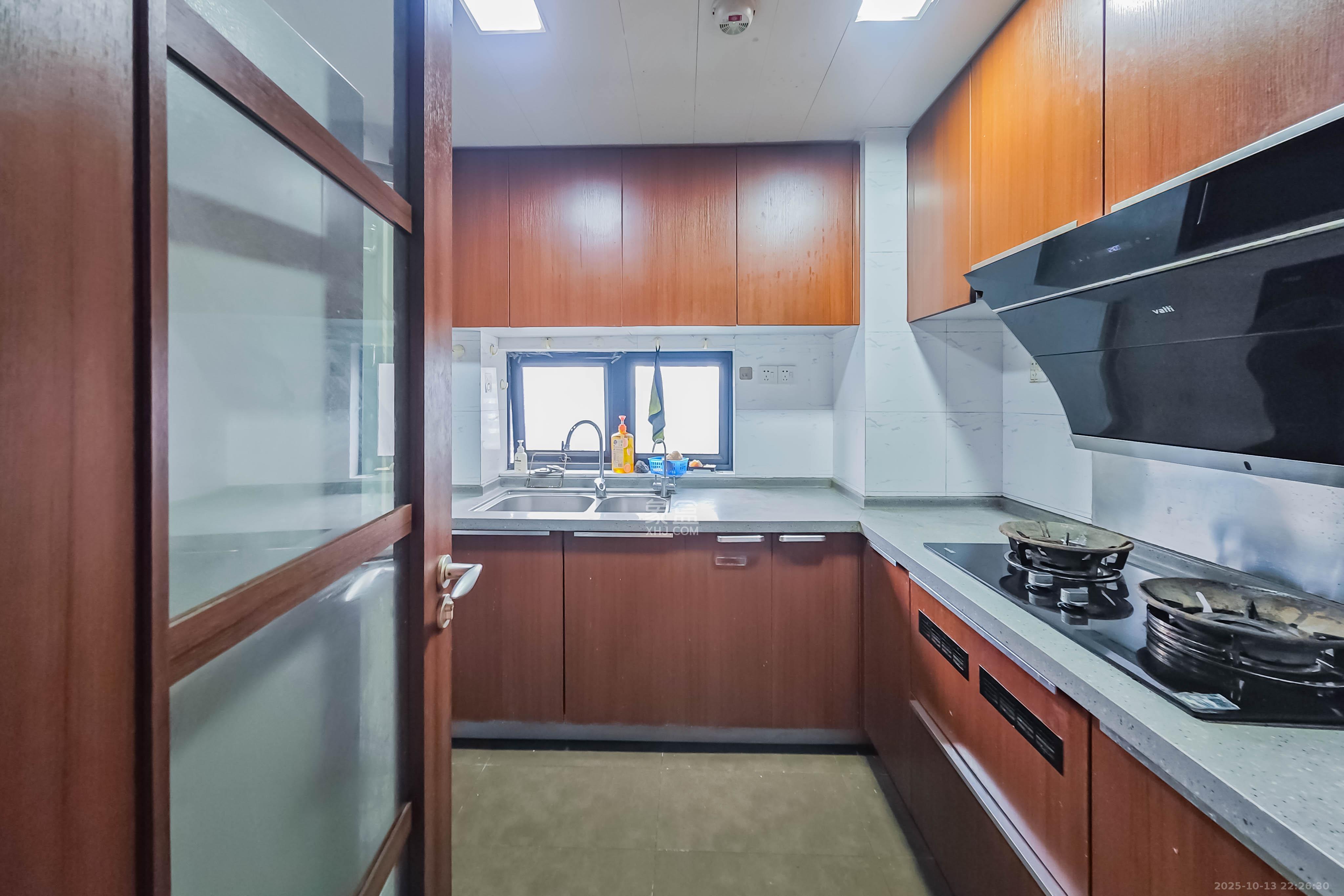 万科金域华府三四期  1室2厅1卫    75.0万